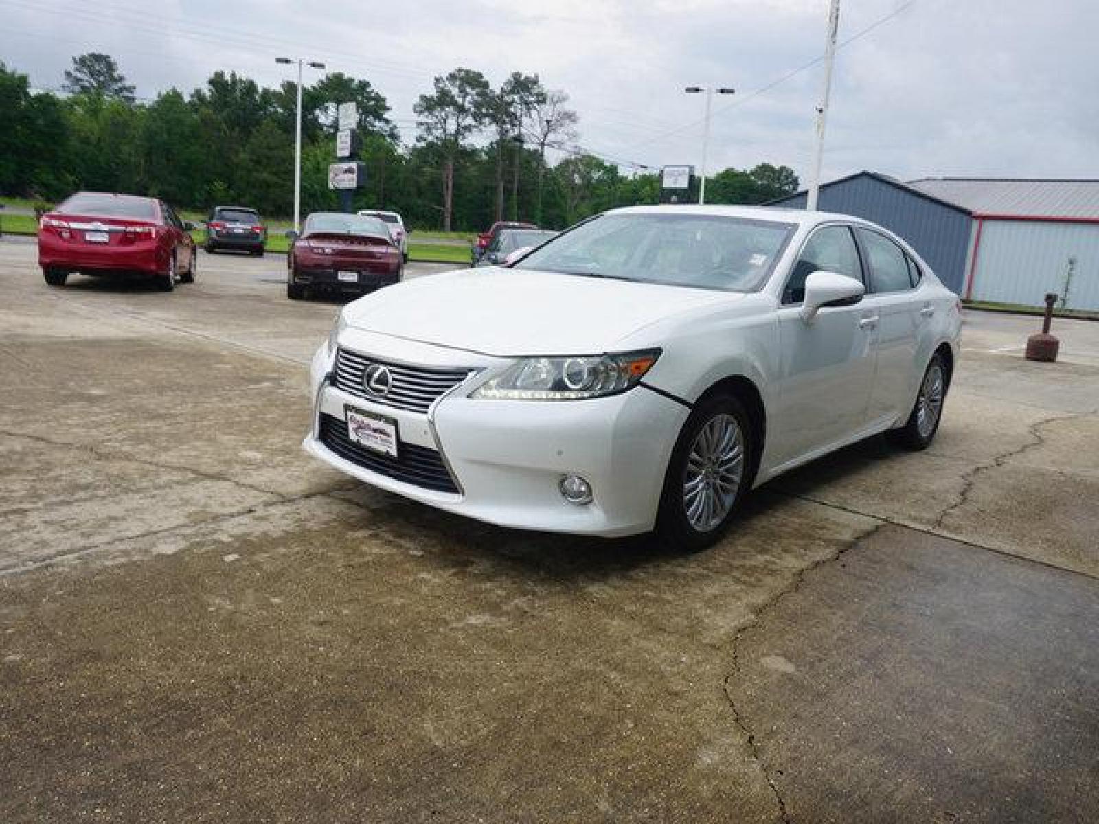 2013 White Lexus ES350 (JTHBK1GG9D2) with an 3.5L V6 engine, Automatic transmission, located at 6904 Johnston St., Lafayette, LA, 70503, (337) 988-1960, 30.143589, -92.100601 - Prices are subject to change as improvements done by the service dept. Prices are for Cash sales only, Plus TTL. This Vehicle is Serviced well and Warranties Available too. Easy Financing. Drives Great and everything works. Price subject to change as improvements done by the service dept. Easy CR - Photo #5
