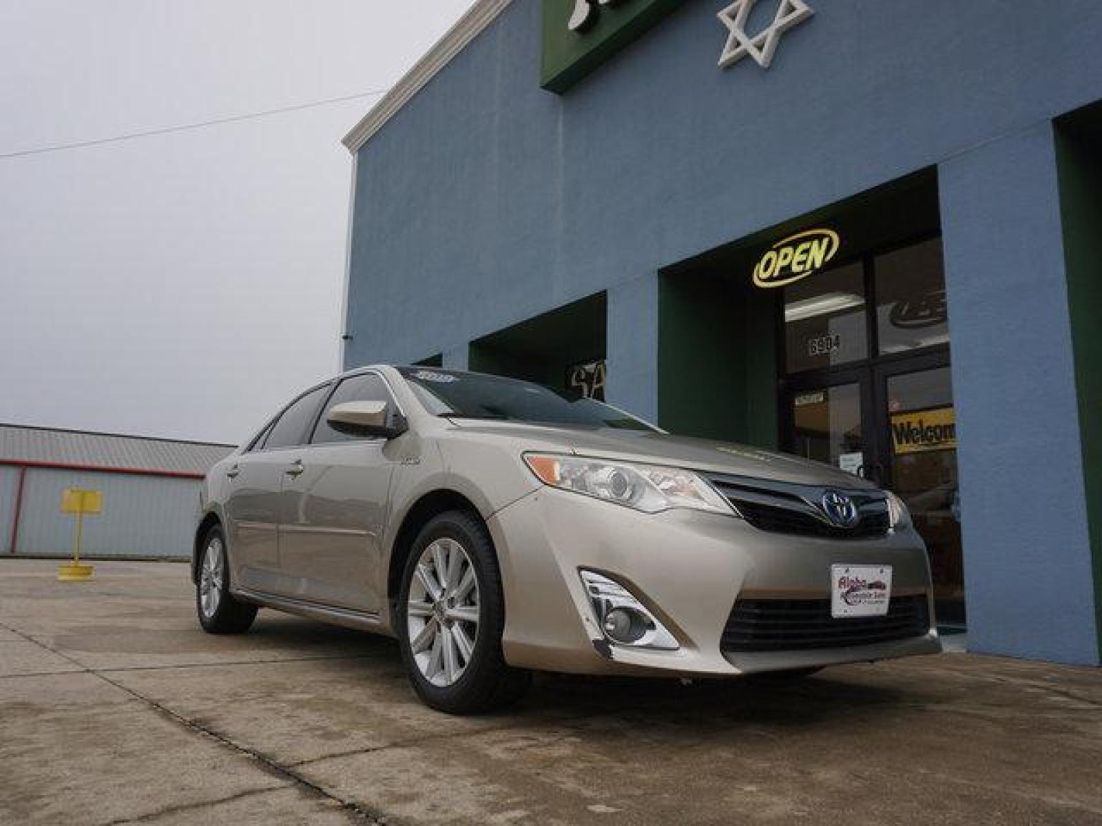2013 Sliver Toyota Camry (4T1BD1FK1DU) with an 2.5L 4Cyl engine, Automatic transmission, located at 6904 Johnston St., Lafayette, LA, 70503, (337) 988-1960, 30.143589, -92.100601 - Camry Hybrid XLE! Lots of bells and whistles in this one! Get in it while you can! Come check it out at Alpha Automobile Sales LLC 6904 Johnston St Lafayette, LA 70503 ~40 MPGs! Eight Way Power Adjustable Driver`s Seat Leather-wrapped Steering Wheel with Audio Controls Electrochromati - Photo #1