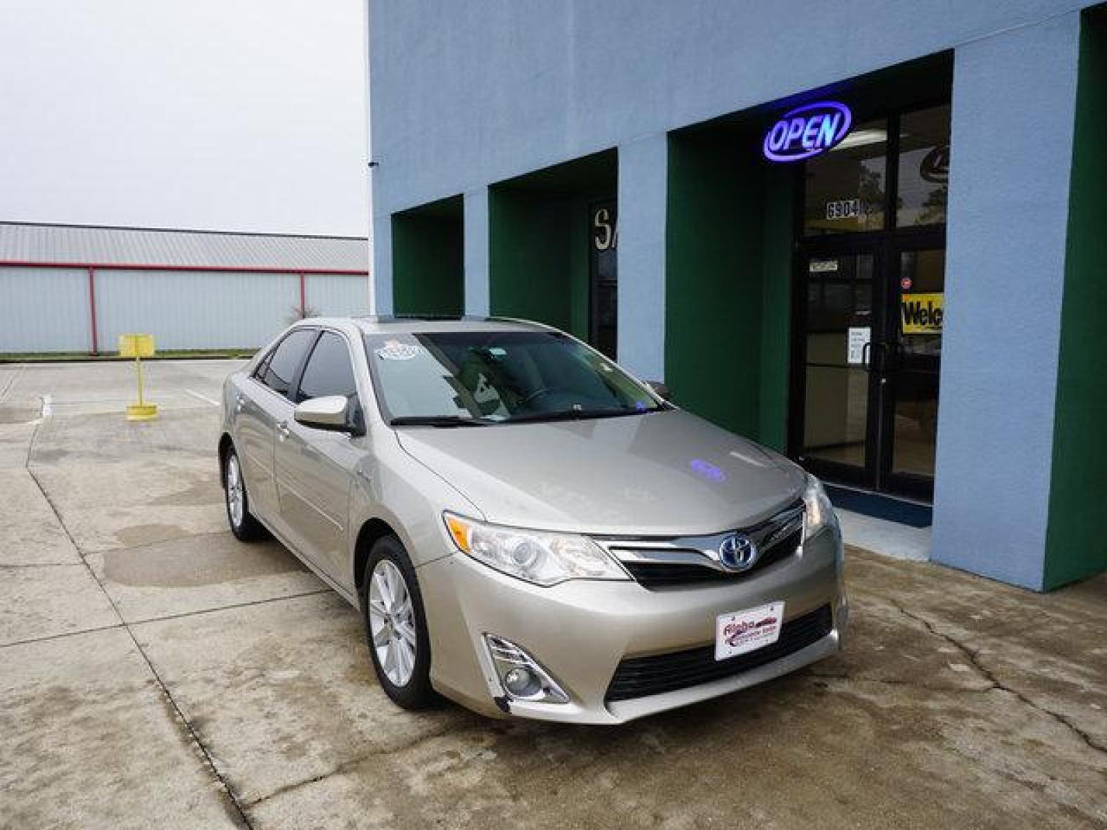 2013 Sliver Toyota Camry (4T1BD1FK1DU) with an 2.5L 4Cyl engine, Automatic transmission, located at 6904 Johnston St., Lafayette, LA, 70503, (337) 988-1960, 30.143589, -92.100601 - Camry Hybrid XLE! Lots of bells and whistles in this one! Get in it while you can! Come check it out at Alpha Automobile Sales LLC 6904 Johnston St Lafayette, LA 70503 ~40 MPGs! Eight Way Power Adjustable Driver`s Seat Leather-wrapped Steering Wheel with Audio Controls Electrochromati - Photo #2