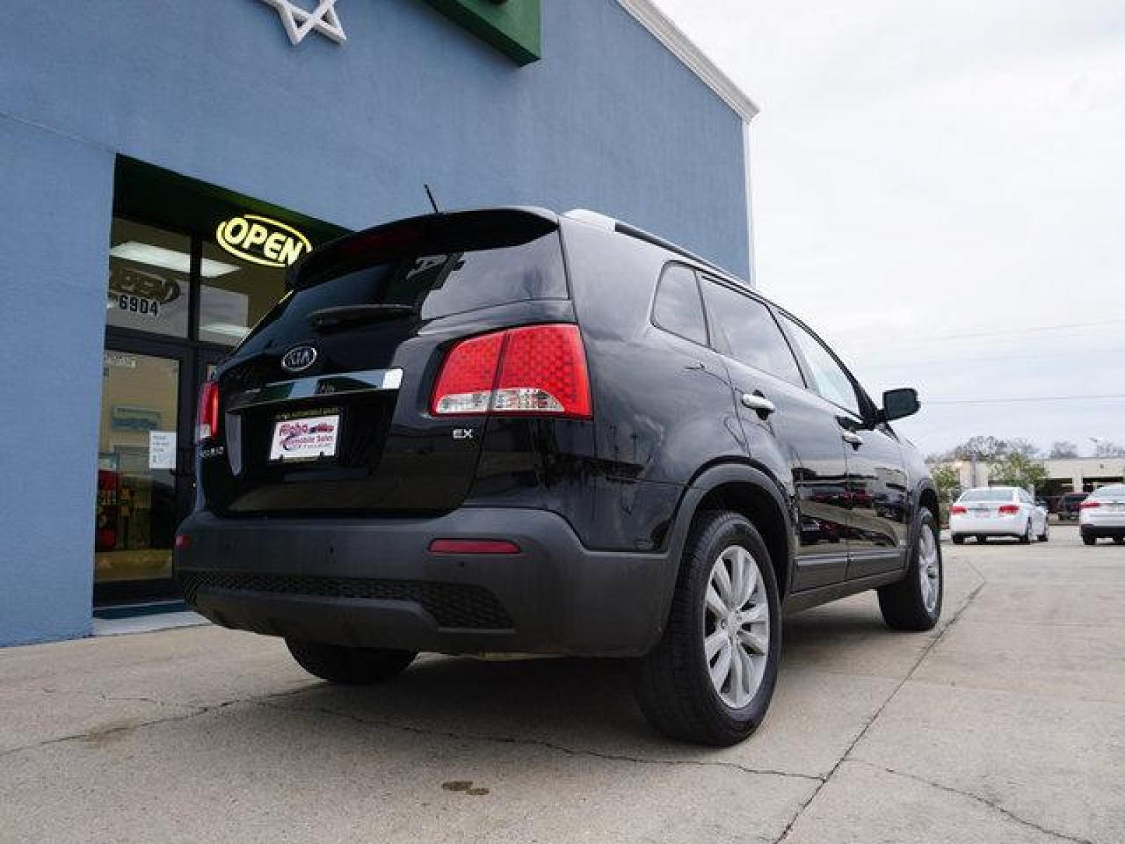 2011 Black Kia Sorento (5XYKUCA16BG) with an 2.4L 4Cyl engine, Automatic transmission, located at 6904 Johnston St., Lafayette, LA, 70503, (337) 988-1960, 30.143589, -92.100601 - Prices are subject to change as improvements done by the service dept. Prices are for Cash sales only, Plus TTL. This Vehicle is Serviced well and Warranties Available too. Easy Financing. Drives Great and everything works. Price subject to change as improvements done by the service dept. Easy CR - Photo #11