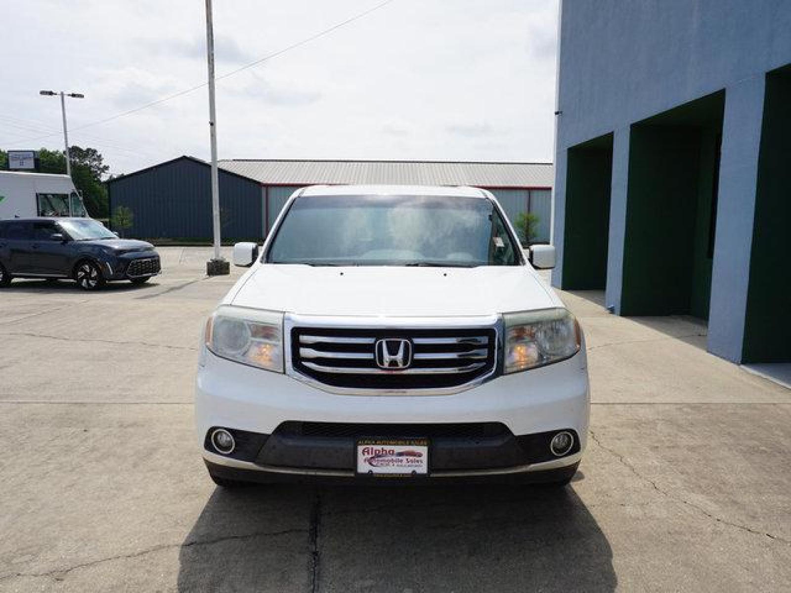 2013 White Honda Pilot (5FNYF3H52DB) with an 3.5L V6 engine, Automatic transmission, located at 6904 Johnston St., Lafayette, LA, 70503, (337) 988-1960, 30.143589, -92.100601 - Prices are subject to change as improvements done by the service dept. Prices are for Cash sales only, Plus TTL. This Vehicle is Serviced well and Warranties Available too. Easy Financing. Drives Great and everything works. Price subject to change as improvements done by the service dept. Easy CR - Photo #4