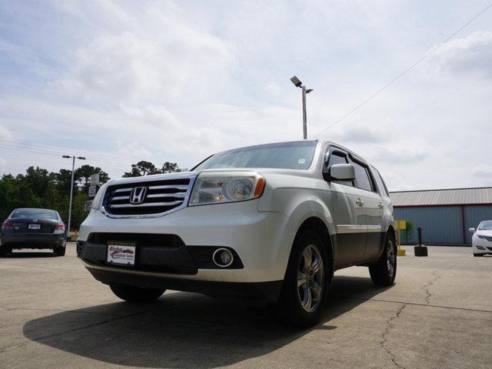 2013 White Honda Pilot (5FNYF3H52DB) with an 3.5L V6 engine, Automatic transmission, located at 6904 Johnston St., Lafayette, LA, 70503, (337) 988-1960, 30.143589, -92.100601 - Prices are subject to change as improvements done by the service dept. Prices are for Cash sales only, Plus TTL. This Vehicle is Serviced well and Warranties Available too. Easy Financing. Drives Great and everything works. Price subject to change as improvements done by the service dept. Easy CR - Photo #5