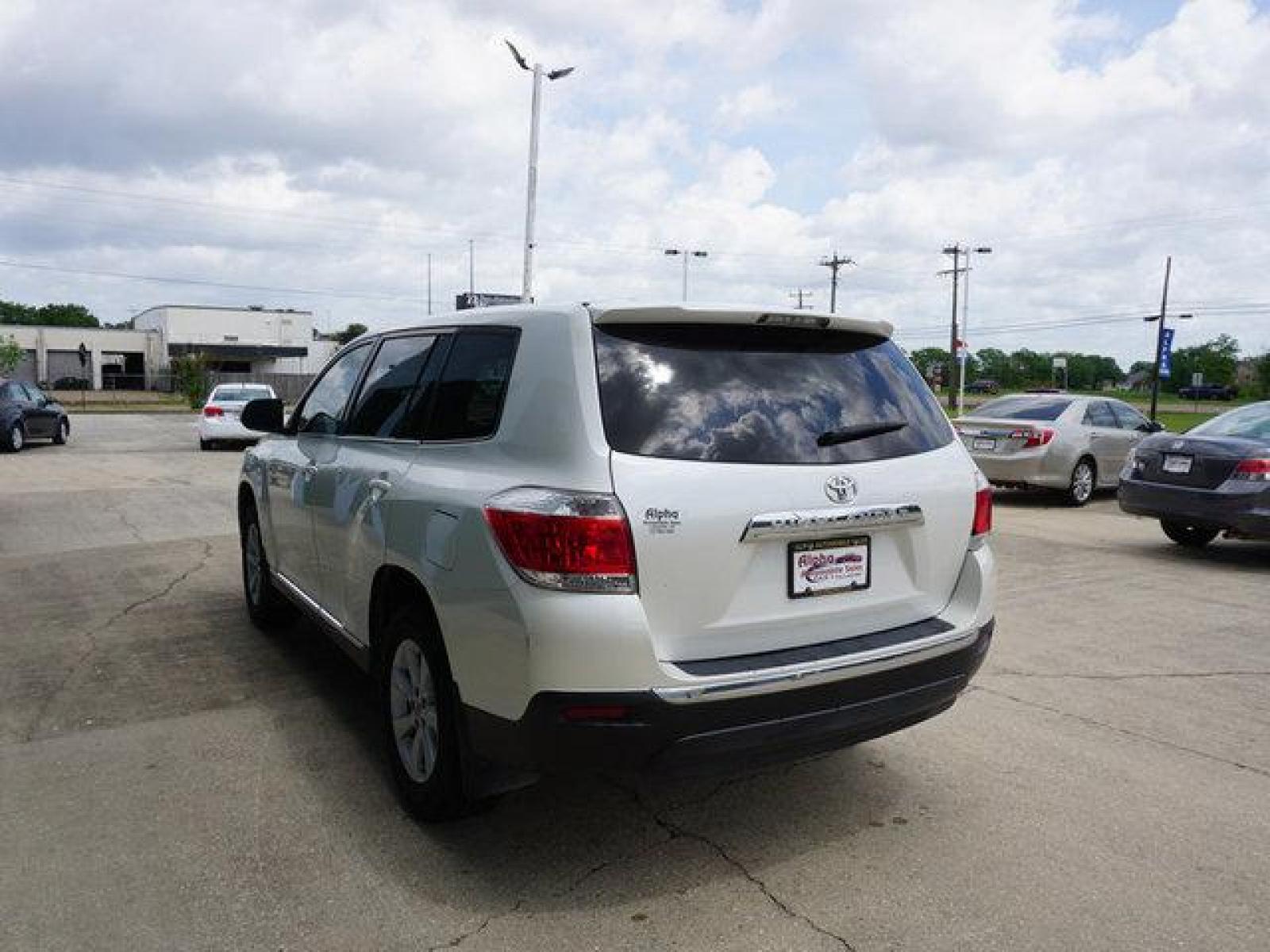 2013 White Toyota Highlander (5TDZA3EH9DS) with an 2.7L 4 Cyl engine, Automatic transmission, located at 6904 Johnston St., Lafayette, LA, 70503, (337) 988-1960, 30.143589, -92.100601 - Nice SUV well kept. Low miles. Prices are subject to change as improvements done by the service dept. Prices are for Cash sales only, Plus TTL. This Vehicle is Serviced well and Warranties Available too. Easy Financing. Drives Great and everything works. Price subject to change as improvements d - Photo #9