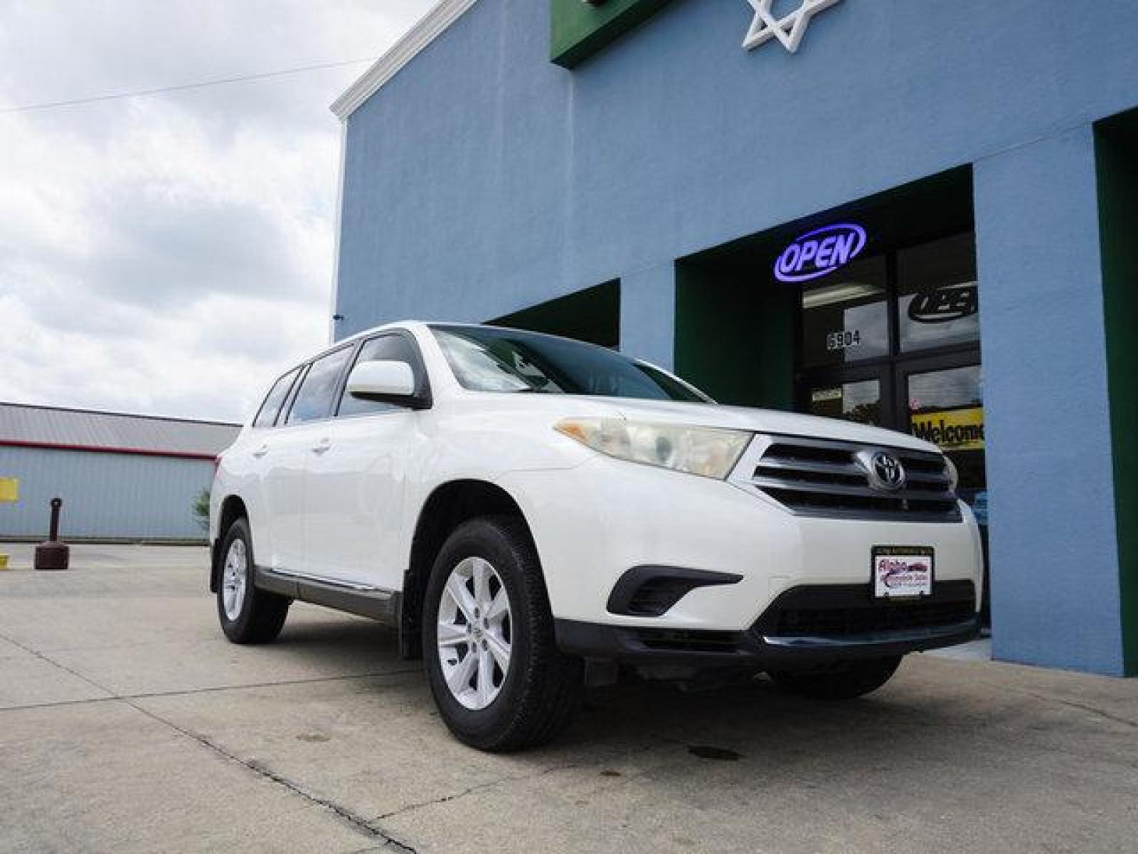 2013 White Toyota Highlander (5TDZA3EH9DS) with an 2.7L 4 Cyl engine, Automatic transmission, located at 6904 Johnston St., Lafayette, LA, 70503, (337) 988-1960, 30.143589, -92.100601 - Nice SUV well kept. Low miles. Prices are subject to change as improvements done by the service dept. Prices are for Cash sales only, Plus TTL. This Vehicle is Serviced well and Warranties Available too. Easy Financing. Drives Great and everything works. Price subject to change as improvements d - Photo #1