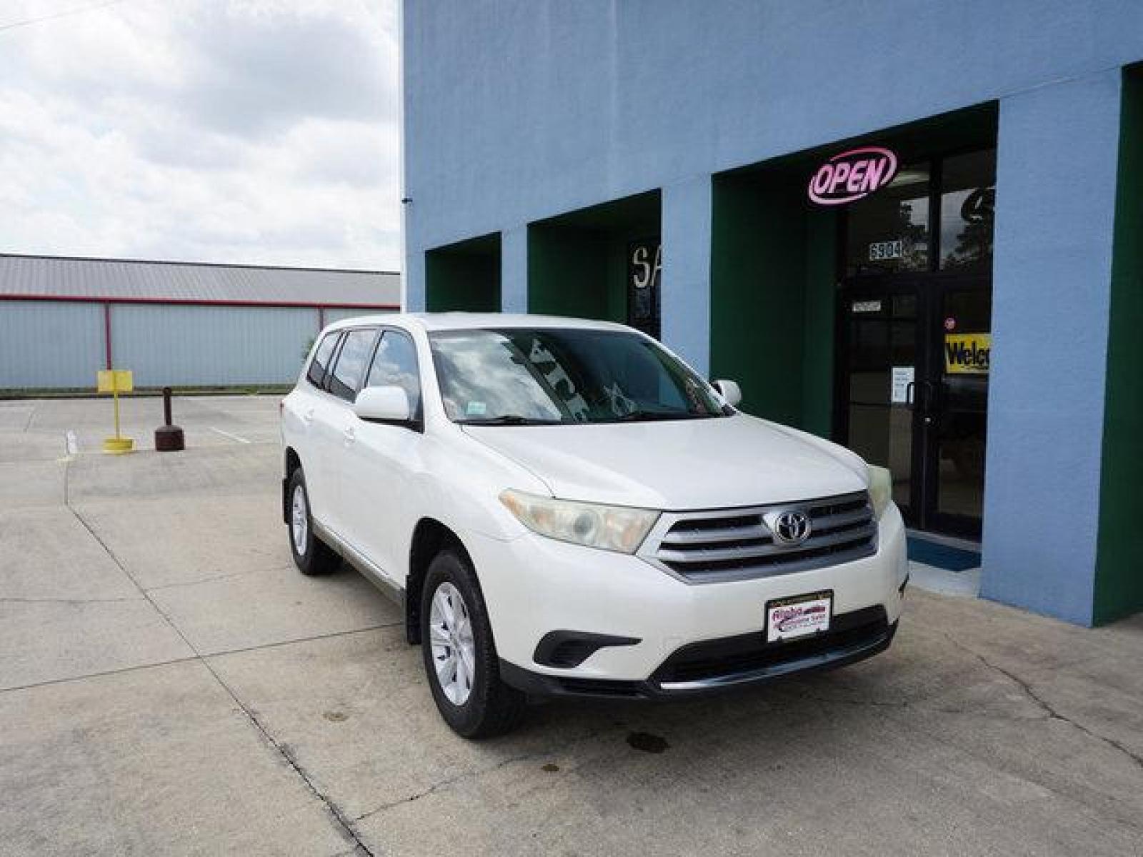 2013 White Toyota Highlander (5TDZA3EH9DS) with an 2.7L 4 Cyl engine, Automatic transmission, located at 6904 Johnston St., Lafayette, LA, 70503, (337) 988-1960, 30.143589, -92.100601 - Prices are subject to change as improvements done by the service dept. Prices are for Cash sales only, Plus TTL. This Vehicle is Serviced well and Warranties Available too. Easy Financing. Drives Great and everything works. Price subject to change as improvements done by the service dept. Easy CR - Photo #2