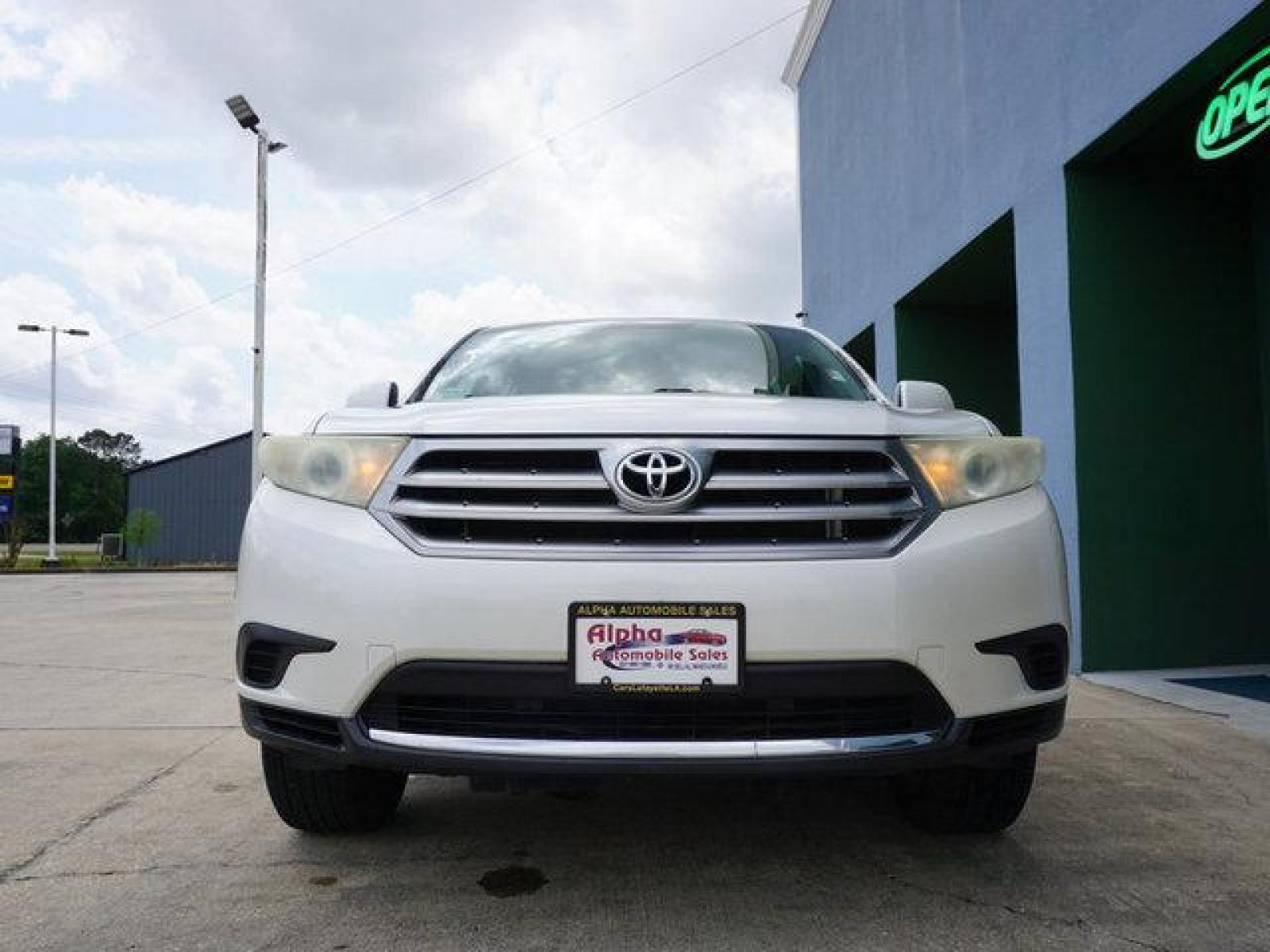 2013 White Toyota Highlander (5TDZA3EH9DS) with an 2.7L 4 Cyl engine, Automatic transmission, located at 6904 Johnston St., Lafayette, LA, 70503, (337) 988-1960, 30.143589, -92.100601 - Prices are subject to change as improvements done by the service dept. Prices are for Cash sales only, Plus TTL. This Vehicle is Serviced well and Warranties Available too. Easy Financing. Drives Great and everything works. Price subject to change as improvements done by the service dept. Easy CR - Photo #3