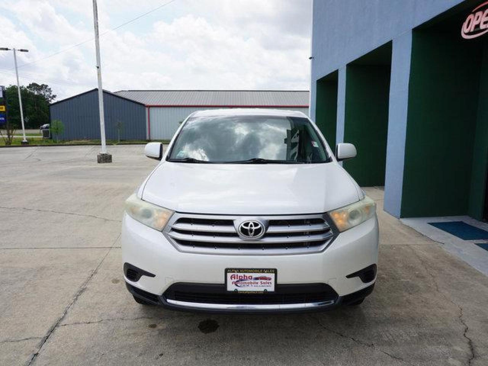 2013 White Toyota Highlander (5TDZA3EH9DS) with an 2.7L 4 Cyl engine, Automatic transmission, located at 6904 Johnston St., Lafayette, LA, 70503, (337) 988-1960, 30.143589, -92.100601 - Nice SUV well kept. Low miles. Prices are subject to change as improvements done by the service dept. Prices are for Cash sales only, Plus TTL. This Vehicle is Serviced well and Warranties Available too. Easy Financing. Drives Great and everything works. Price subject to change as improvements d - Photo #4