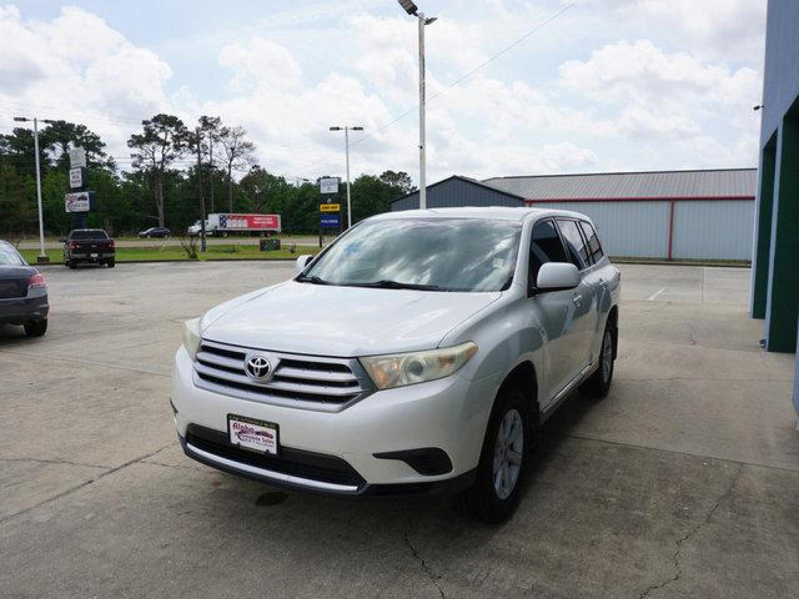 2013 White Toyota Highlander (5TDZA3EH9DS) with an 2.7L 4 Cyl engine, Automatic transmission, located at 6904 Johnston St., Lafayette, LA, 70503, (337) 988-1960, 30.143589, -92.100601 - Prices are subject to change as improvements done by the service dept. Prices are for Cash sales only, Plus TTL. This Vehicle is Serviced well and Warranties Available too. Easy Financing. Drives Great and everything works. Price subject to change as improvements done by the service dept. Easy CR - Photo #6