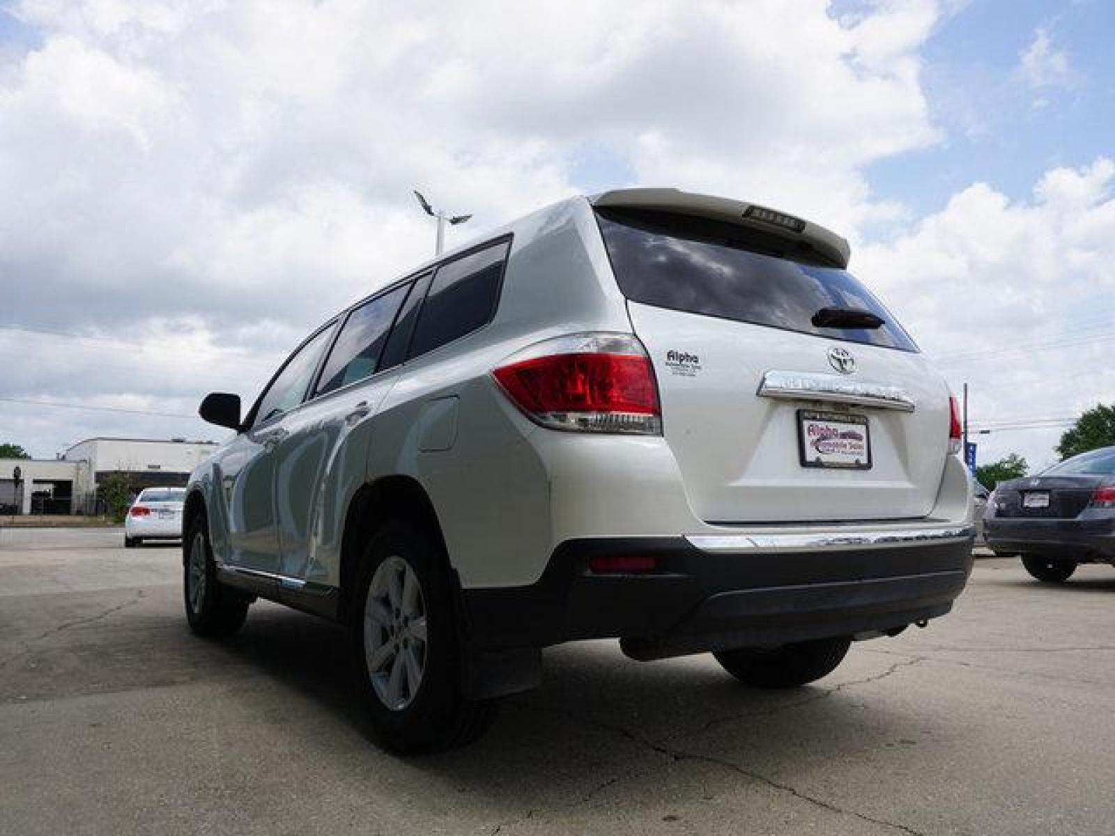 2013 White Toyota Highlander (5TDZA3EH9DS) with an 2.7L 4 Cyl engine, Automatic transmission, located at 6904 Johnston St., Lafayette, LA, 70503, (337) 988-1960, 30.143589, -92.100601 - Prices are subject to change as improvements done by the service dept. Prices are for Cash sales only, Plus TTL. This Vehicle is Serviced well and Warranties Available too. Easy Financing. Drives Great and everything works. Price subject to change as improvements done by the service dept. Easy CR - Photo #8
