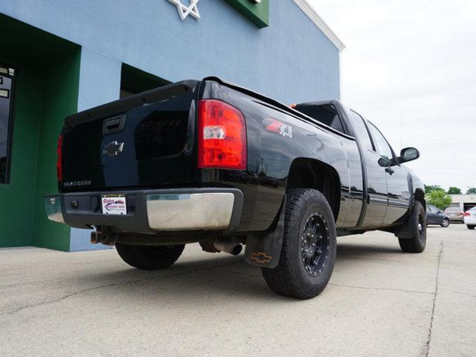 2012 Black Chevrolet Silverado 1500 (1GCRKSE71CZ) with an 5.3L 8 Cyl engine, 4 Spd Automatic transmission, located at 6904 Johnston St., Lafayette, LA, 70503, (337) 988-1960, 30.143589, -92.100601 - Prices are subject to change as improvements done by the service dept. Prices are for Cash sales only, Plus TTL. This Vehicle is Serviced well and Warranties Available too. Easy Financing. Drives Great and everything works. Price subject to change as improvements done by the service dept. Easy CR - Photo #11