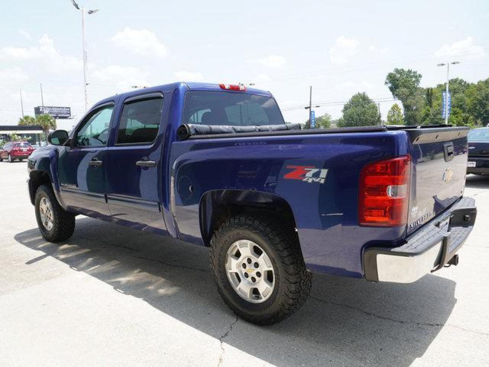 2013 Blue Chevrolet Silverado 1500 (3GCPKSE77DG) with an 5.3L 8 Cyl engine, 4 Spd Automatic transmission, located at 6904 Johnston St., Lafayette, LA, 70503, (337) 988-1960, 30.143589, -92.100601 - Prices are subject to change as improvements done by the service dept. Prices are for Cash sales only, Plus TTL. This Vehicle is Serviced well and Warranties Available too. Easy Financing. Drives Great and everything works. Price subject to change as improvements done by the service dept. Easy CR - Photo #9