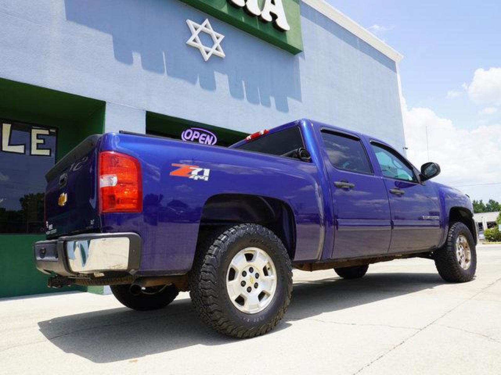 2013 Blue Chevrolet Silverado 1500 (3GCPKSE77DG) with an 5.3L 8 Cyl engine, 4 Spd Automatic transmission, located at 6904 Johnston St., Lafayette, LA, 70503, (337) 988-1960, 30.143589, -92.100601 - Prices are subject to change as improvements done by the service dept. Prices are for Cash sales only, Plus TTL. This Vehicle is Serviced well and Warranties Available too. Easy Financing. Drives Great and everything works. Price subject to change as improvements done by the service dept. Easy CR - Photo #11