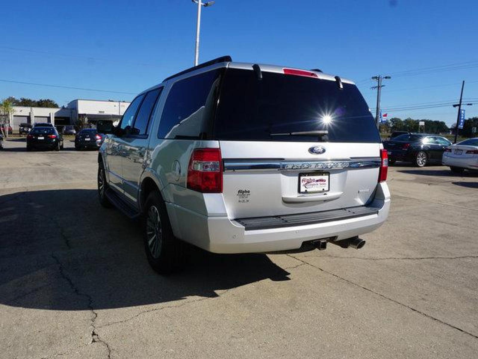 2017 Silver Ford Expedition (1FMJU1HT8HE) with an 3.5L 6 Cyl engine, Automatic transmission, located at 6904 Johnston St., Lafayette, LA, 70503, (337) 988-1960, 30.143589, -92.100601 - Prices are subject to change as improvements done by the service dept. Prices are for Cash sales only, Plus TTL. This Vehicle is Serviced well and Warranties Available too. Easy Financing. Drives Great and everything works. Price subject to change as improvements done by the service dept. Easy CR - Photo #9
