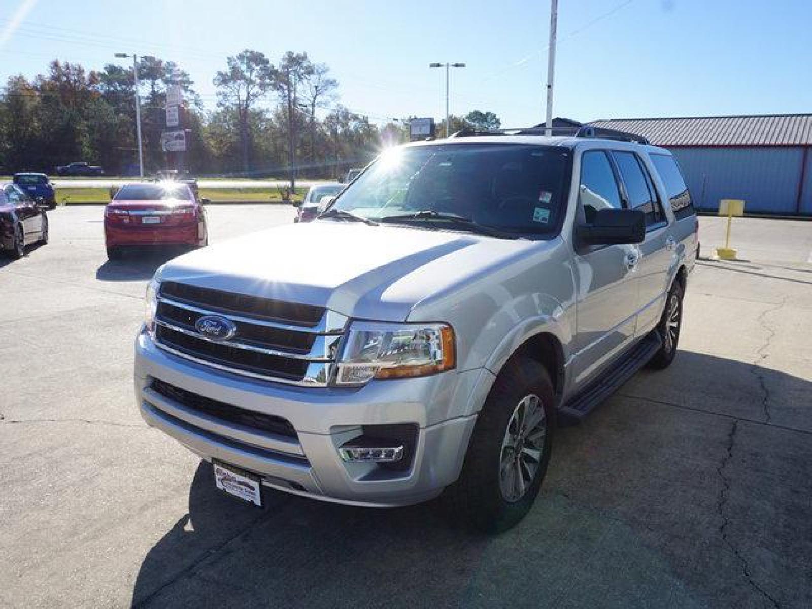 2017 Silver Ford Expedition (1FMJU1HT8HE) with an 3.5L 6 Cyl engine, Automatic transmission, located at 6904 Johnston St., Lafayette, LA, 70503, (337) 988-1960, 30.143589, -92.100601 - Prices are subject to change as improvements done by the service dept. Prices are for Cash sales only, Plus TTL. This Vehicle is Serviced well and Warranties Available too. Easy Financing. Drives Great and everything works. Price subject to change as improvements done by the service dept. Easy CR - Photo #5