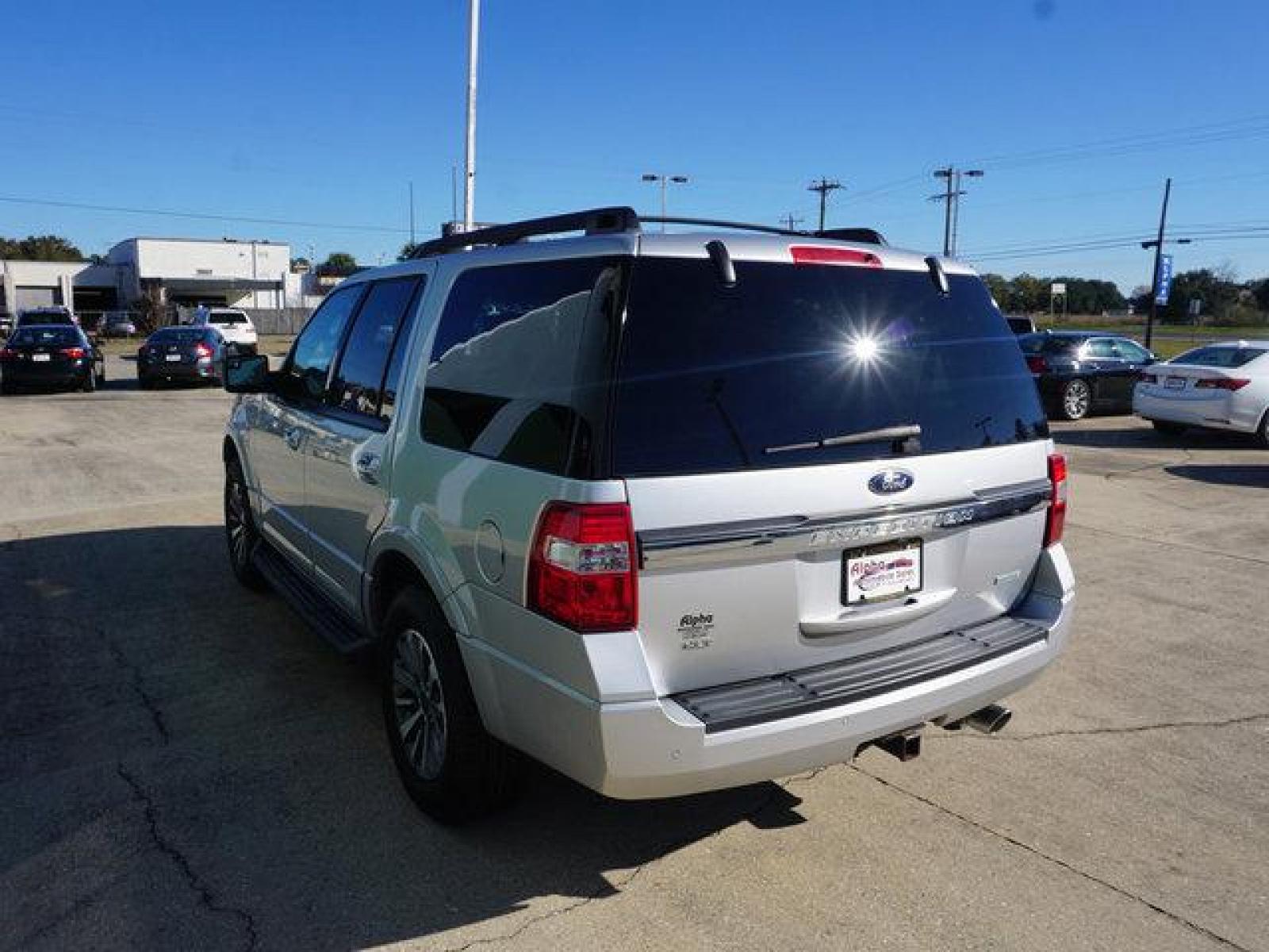 2017 Silver Ford Expedition (1FMJU1HT8HE) with an 3.5L 6 Cyl engine, Automatic transmission, located at 6904 Johnston St., Lafayette, LA, 70503, (337) 988-1960, 30.143589, -92.100601 - Prices are subject to change as improvements done by the service dept. Prices are for Cash sales only, Plus TTL. This Vehicle is Serviced well and Warranties Available too. Easy Financing. Drives Great and everything works. Price subject to change as improvements done by the service dept. Easy CR - Photo #8