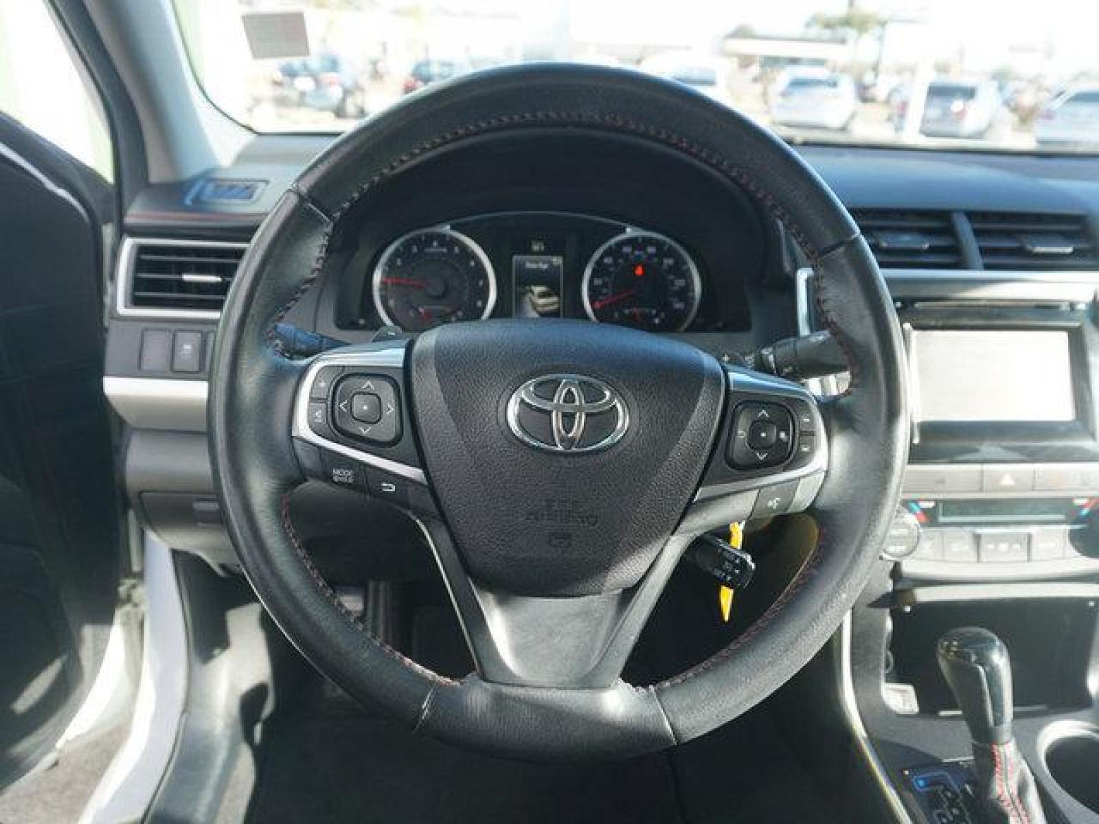 2015 White Toyota Camry (4T1BF1FK3FU) with an 2.5L 4Cyl engine, Automatic transmission, located at 6904 Johnston St., Lafayette, LA, 70503, (337) 988-1960, 30.143589, -92.100601 - Prices are subject to change as improvements done by the service dept. Prices are for Cash sales only, Plus TTL. This Vehicle is Serviced well and Warranties Available too. Easy Financing. Drives Great and everything works. Price subject to change as improvements done by the service dept. Easy CR - Photo #27