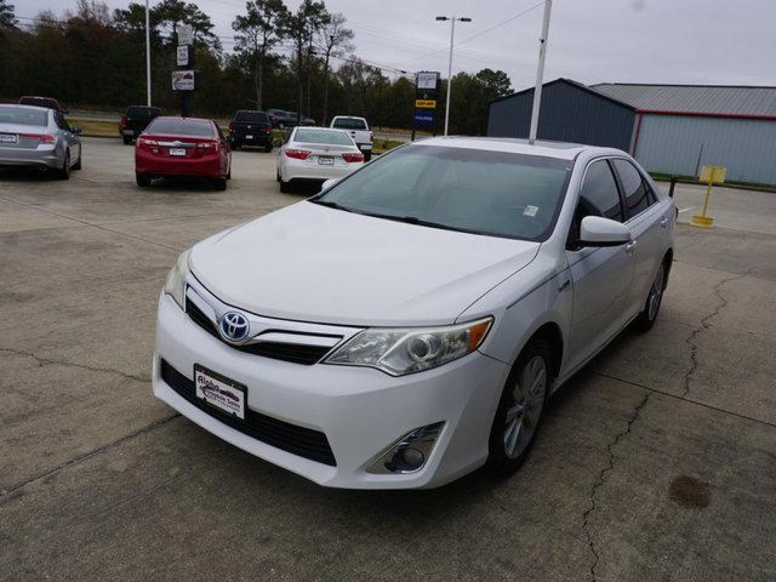 2013 White Toyota Camry (4T1BD1FK0DU) with an 2.5L 4Cyl engine, Automatic transmission, located at 6904 Johnston St., Lafayette, LA, 70503, (337) 988-1960, 30.143589, -92.100601 - Prices are subject to change as improvements done by the service dept. Prices are for Cash sales only, Plus TTL. This Vehicle is Serviced well and Warranties Available too. Easy Financing. Drives Great and everything works. Price subject to change as improvements done by the service dept. Easy CR - Photo #4