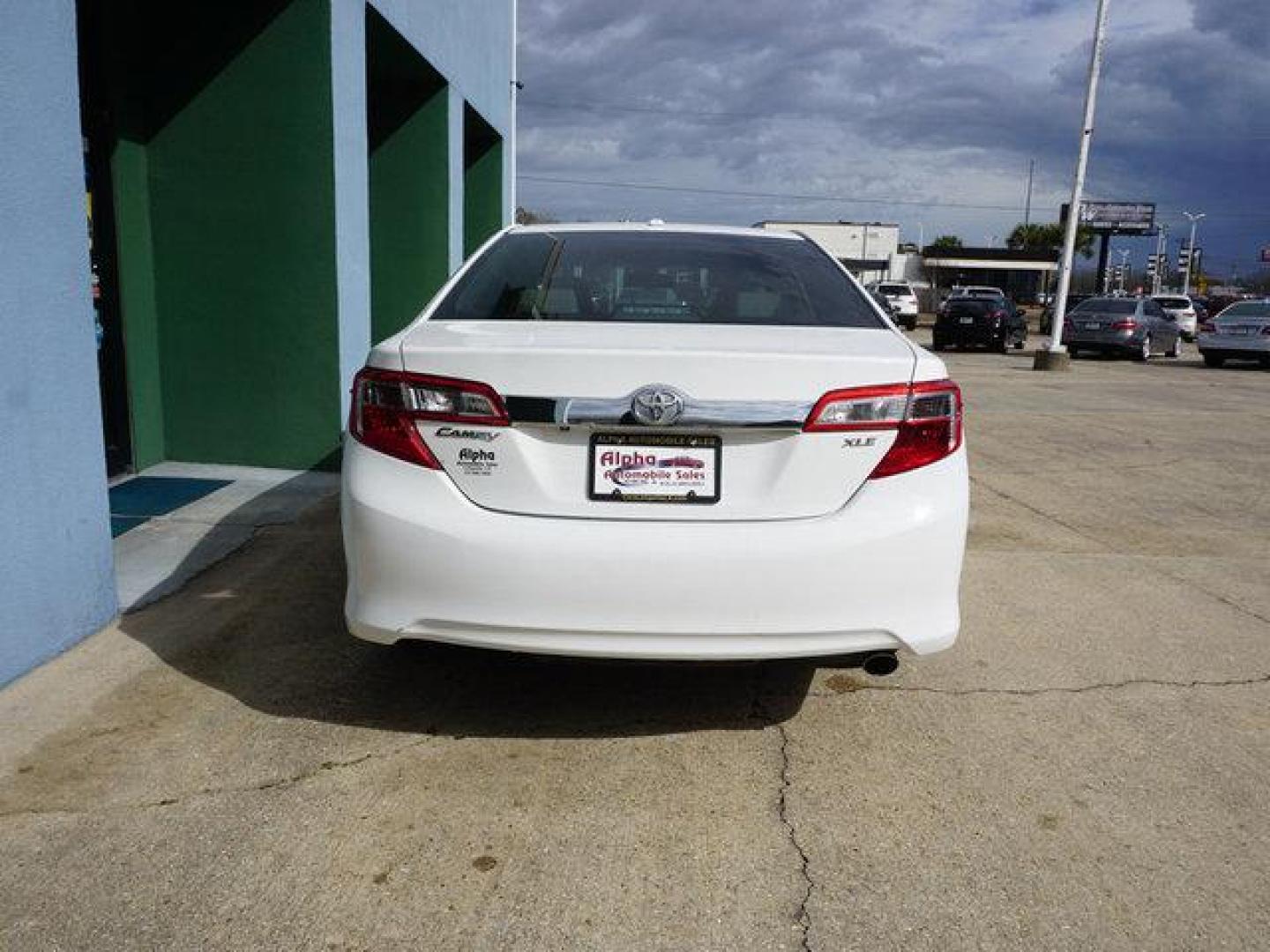 2014 Super White /Ash Toyota Camry 4dr Sdn I4 Auto L (Natl) *Ltd Avail* (4T4BF1FK0ER) with an 2.5L 4Cyl engine, Automatic transmission, located at 6904 Johnston St., Lafayette, LA, 70503, (337) 988-1960, 30.143589, -92.100601 - Photo#46