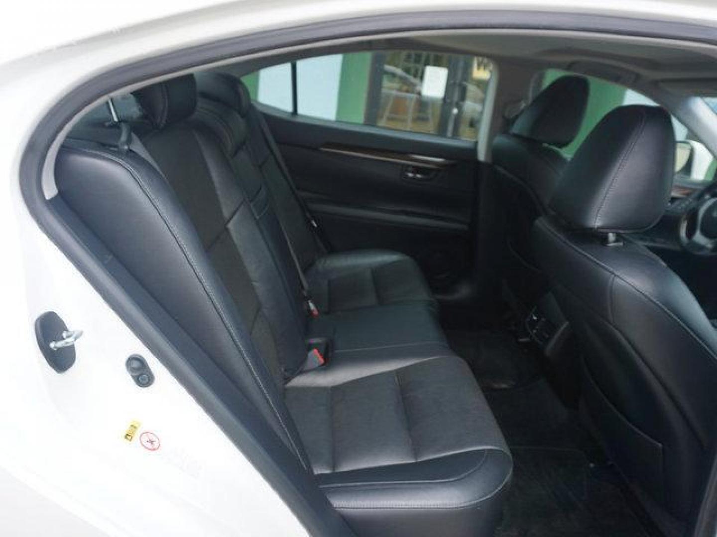 2013 White /Black Lexus ES 350 4dr Sdn (JTHBK1GG9D2) with an 3.5L V6 engine, Automatic transmission, located at 6904 Johnston St., Lafayette, LA, 70503, (337) 988-1960, 30.143589, -92.100601 - Photo#46