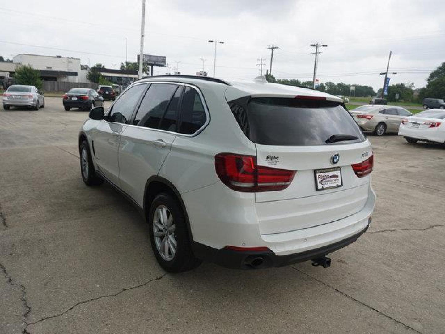 2015 White /Black BMW X5 AWD 4dr xDrive35i (5UXKR0C58F0) with an 3.0L I6 Turbo engine, Automatic transmission, located at 6904 Johnston St., Lafayette, LA, 70503, (337) 988-1960, 30.143589, -92.100601 - Photo#7