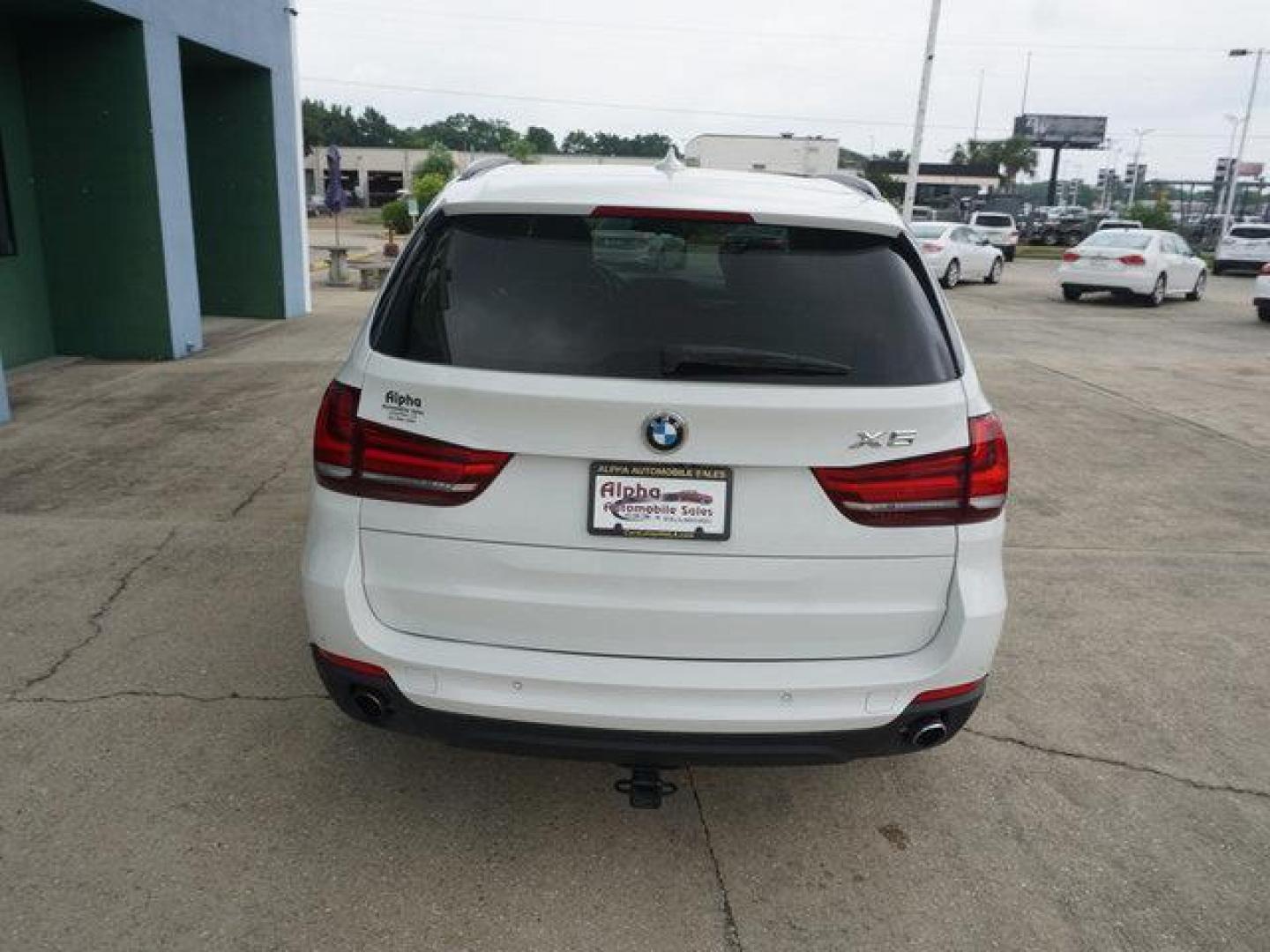 2015 White /Black BMW X5 AWD 4dr xDrive35i (5UXKR0C58F0) with an 3.0L I6 Turbo engine, Automatic transmission, located at 6904 Johnston St., Lafayette, LA, 70503, (337) 988-1960, 30.143589, -92.100601 - Photo#9