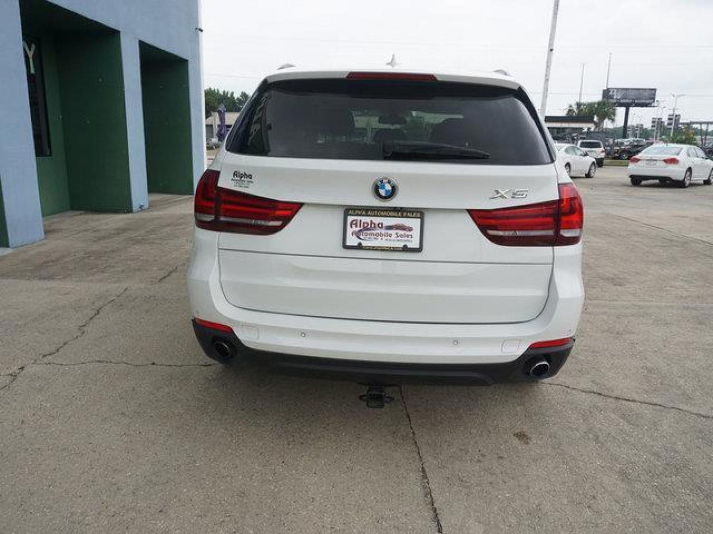 2015 White /Black BMW X5 AWD 4dr xDrive35i (5UXKR0C58F0) with an 3.0L I6 Turbo engine, Automatic transmission, located at 6904 Johnston St., Lafayette, LA, 70503, (337) 988-1960, 30.143589, -92.100601 - Photo#10
