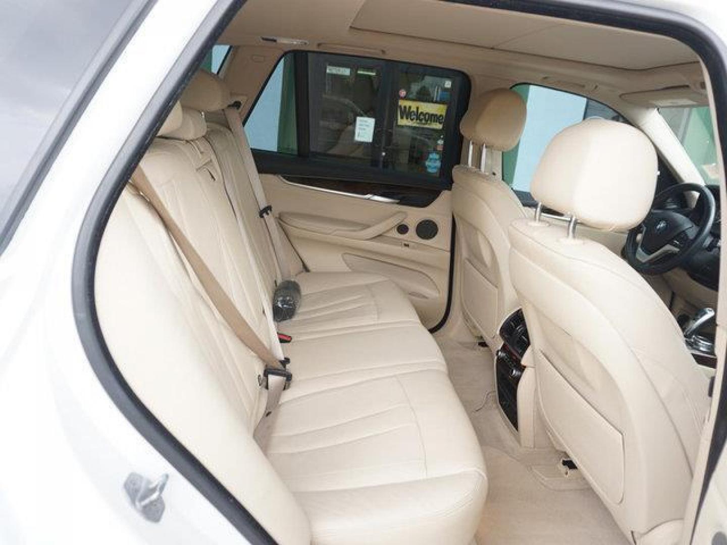 2015 White /Black BMW X5 AWD 4dr xDrive35i (5UXKR0C58F0) with an 3.0L I6 Turbo engine, Automatic transmission, located at 6904 Johnston St., Lafayette, LA, 70503, (337) 988-1960, 30.143589, -92.100601 - Photo#14