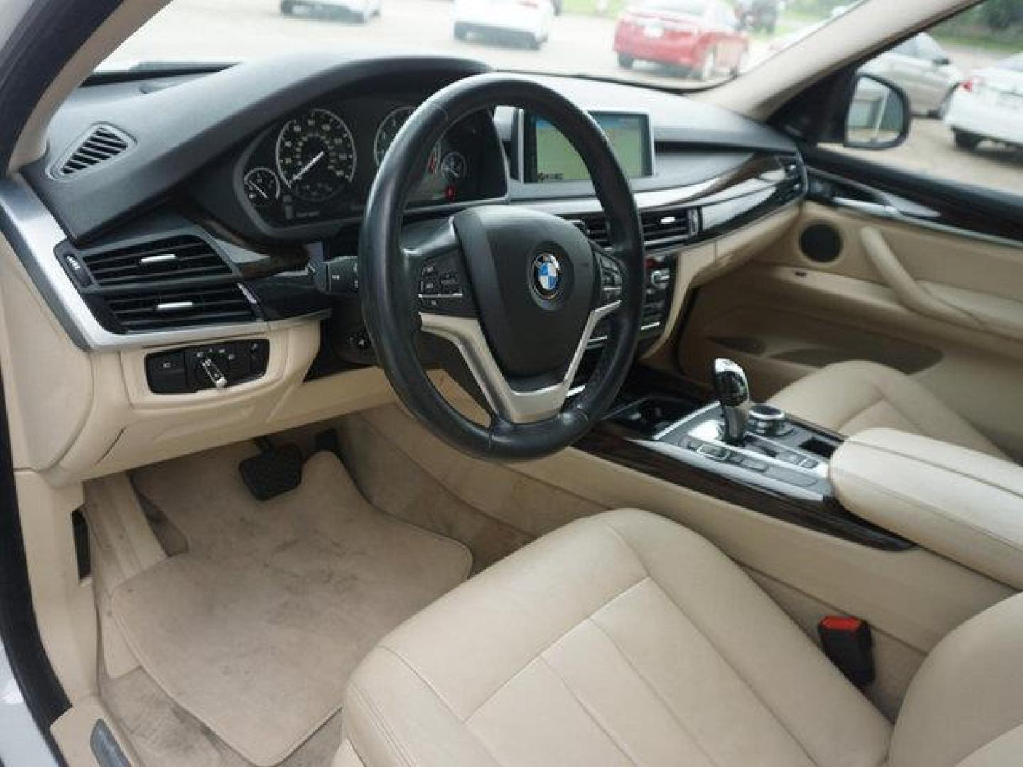 2015 White /Black BMW X5 AWD 4dr xDrive35i (5UXKR0C58F0) with an 3.0L I6 Turbo engine, Automatic transmission, located at 6904 Johnston St., Lafayette, LA, 70503, (337) 988-1960, 30.143589, -92.100601 - Photo#23