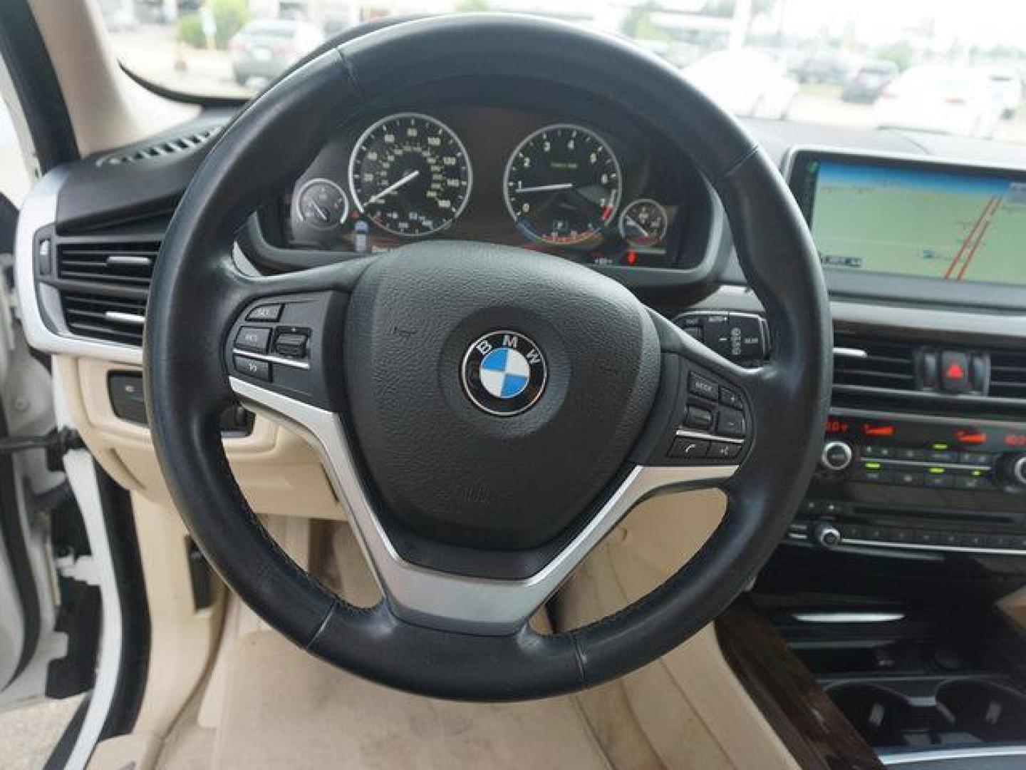 2015 White /Black BMW X5 AWD 4dr xDrive35i (5UXKR0C58F0) with an 3.0L I6 Turbo engine, Automatic transmission, located at 6904 Johnston St., Lafayette, LA, 70503, (337) 988-1960, 30.143589, -92.100601 - Photo#27