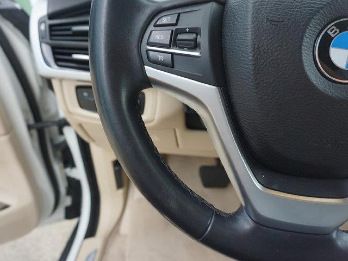 2015 White /Black BMW X5 AWD 4dr xDrive35i (5UXKR0C58F0) with an 3.0L I6 Turbo engine, Automatic transmission, located at 6904 Johnston St., Lafayette, LA, 70503, (337) 988-1960, 30.143589, -92.100601 - Photo#28