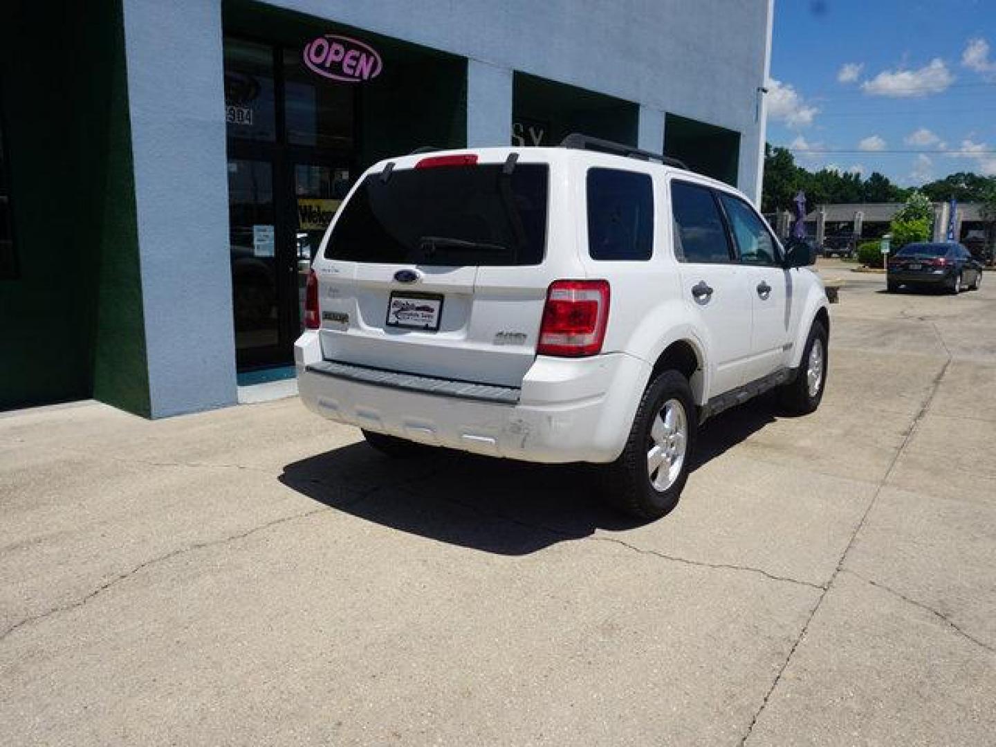 2008 Oxford White /Camel Ford Escape 4WD 4dr I4 Auto XLT (1FMCU93Z98K) with an 2.3L 4Cyl engine, Automatic transmission, located at 6904 Johnston St., Lafayette, LA, 70503, (337) 988-1960, 30.143589, -92.100601 - Photo#44