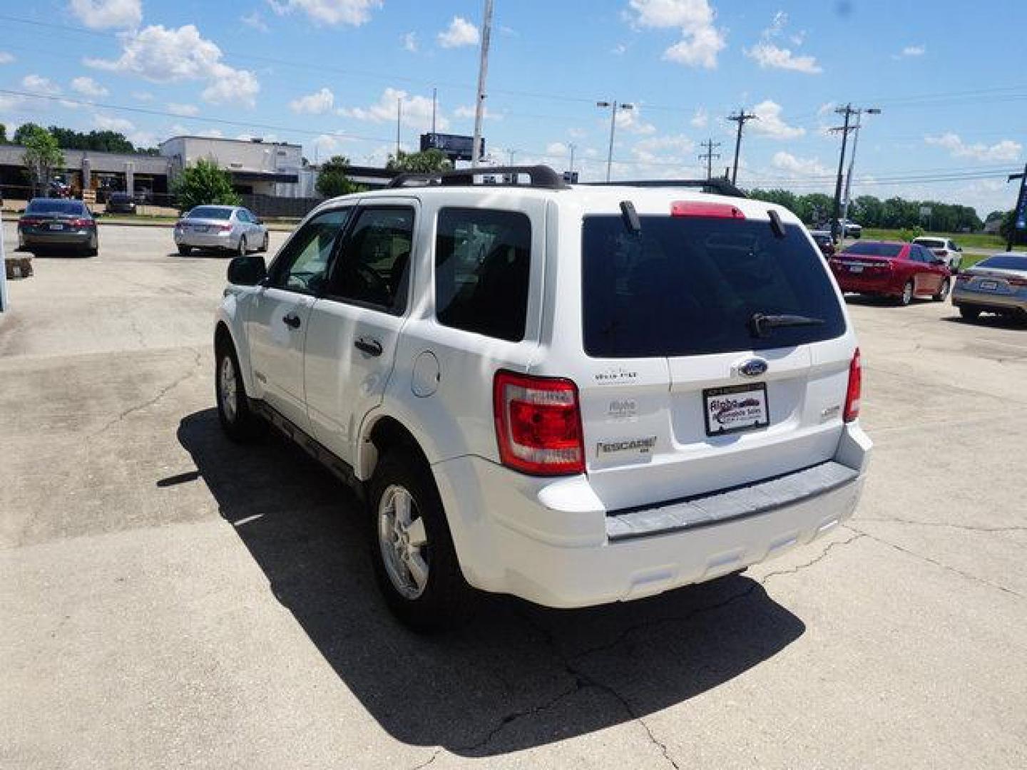 2008 Oxford White /Camel Ford Escape 4WD 4dr I4 Auto XLT (1FMCU93Z98K) with an 2.3L 4Cyl engine, Automatic transmission, located at 6904 Johnston St., Lafayette, LA, 70503, (337) 988-1960, 30.143589, -92.100601 - Photo#39