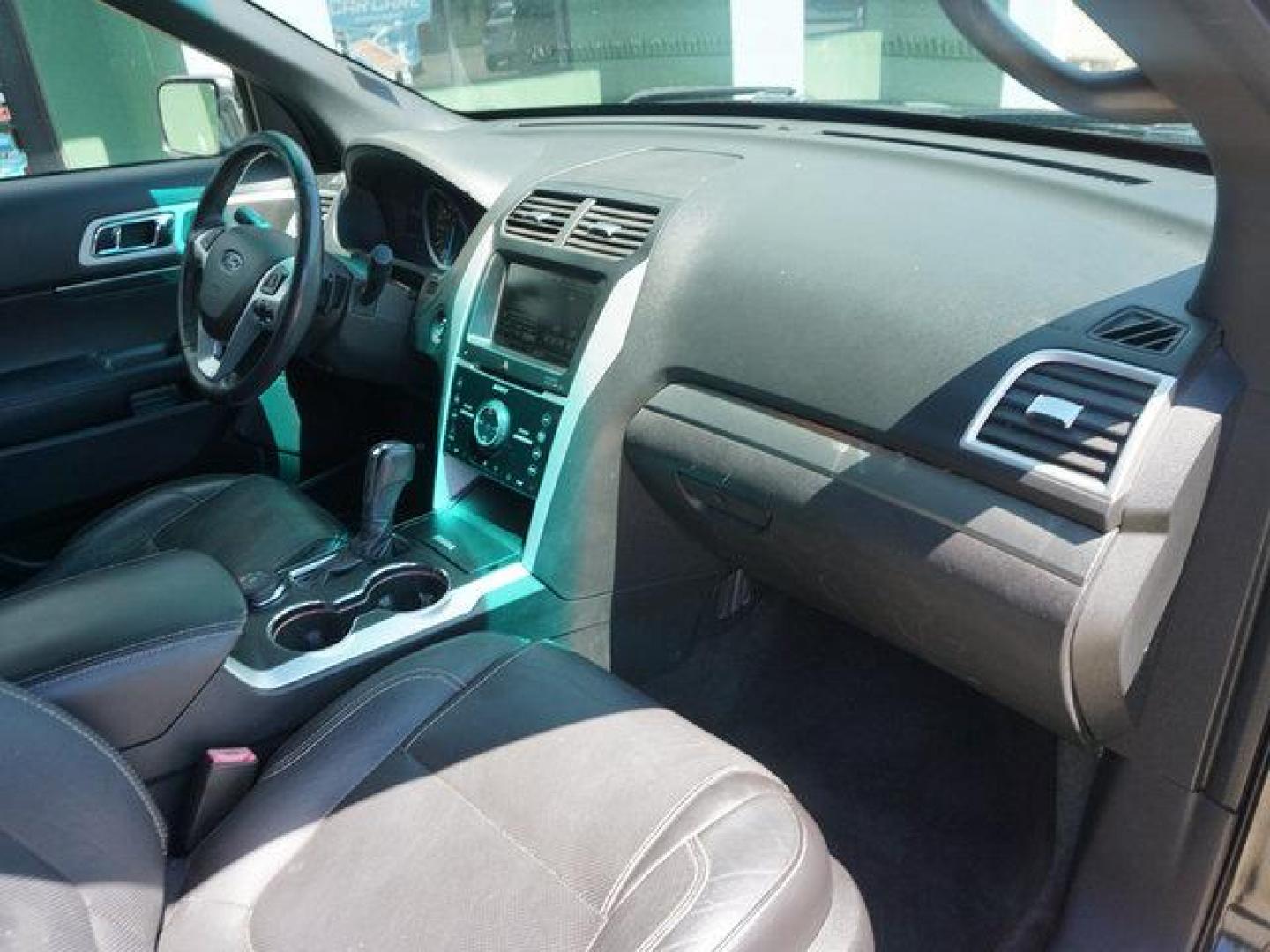 2015 Tuxedo Black Metallic /Charcoal Black/Sienna Ford Explorer 4WD 4dr Sport (1FM5K8GT8FG) with an 3.5L V6 EcoBoost engine, Automatic transmission, located at 6904 Johnston St., Lafayette, LA, 70503, (337) 988-1960, 30.143589, -92.100601 - Photo#46