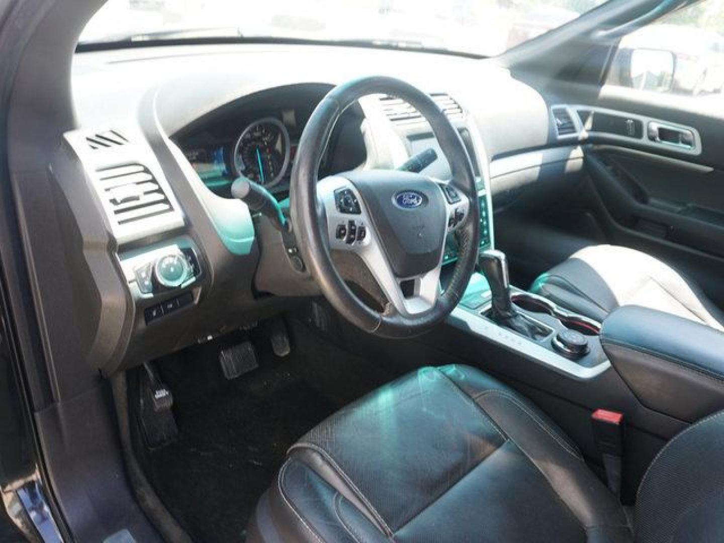 2015 Tuxedo Black Metallic /Charcoal Black/Sienna Ford Explorer 4WD 4dr Sport (1FM5K8GT8FG) with an 3.5L V6 EcoBoost engine, Automatic transmission, located at 6904 Johnston St., Lafayette, LA, 70503, (337) 988-1960, 30.143589, -92.100601 - Photo#52