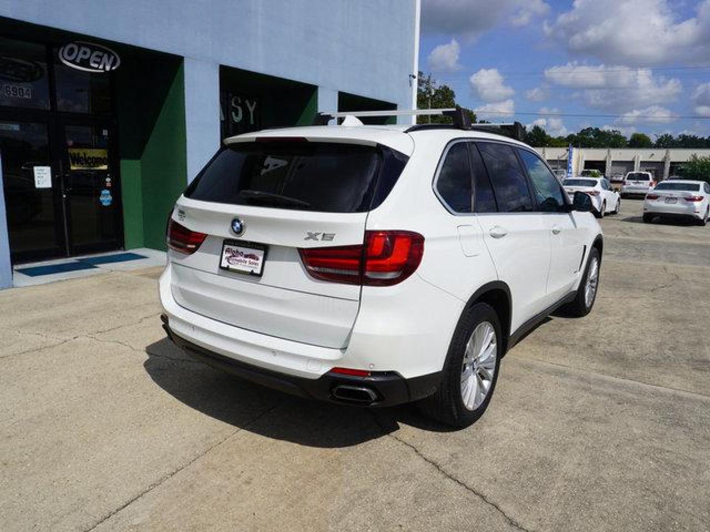 2015 White /Black BMW X5 AWD 4dr xDrive50i (5UXKR6C57F0) with an 4.4L V8 Turbo engine, Automatic transmission, located at 6904 Johnston St., Lafayette, LA, 70503, (337) 988-1960, 30.143589, -92.100601 - Photo#42