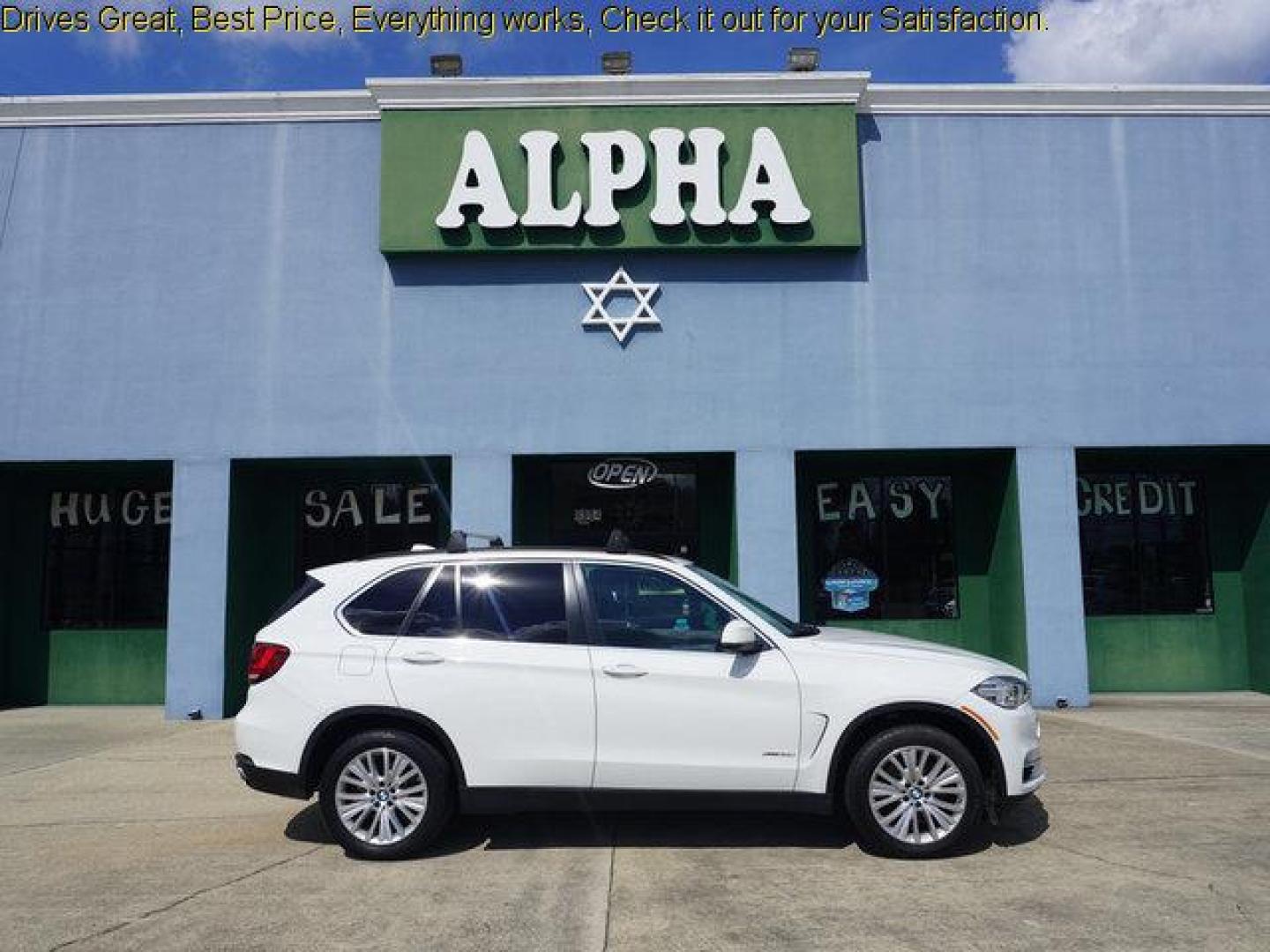 2015 White /Black BMW X5 AWD 4dr xDrive50i (5UXKR6C57F0) with an 4.4L V8 Turbo engine, Automatic transmission, located at 6904 Johnston St., Lafayette, LA, 70503, (337) 988-1960, 30.143589, -92.100601 - Photo#32