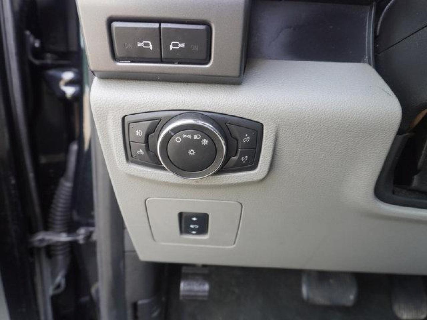 2016 Blue /Dark Earth Gray Ford F-150 2WD SuperCrew 157 XL (1FTEW1CGXGK) with an 3.5L 6 Cyl engine, Automatic transmission, located at 6904 Johnston St., Lafayette, LA, 70503, (337) 988-1960, 30.143589, -92.100601 - Photo#60
