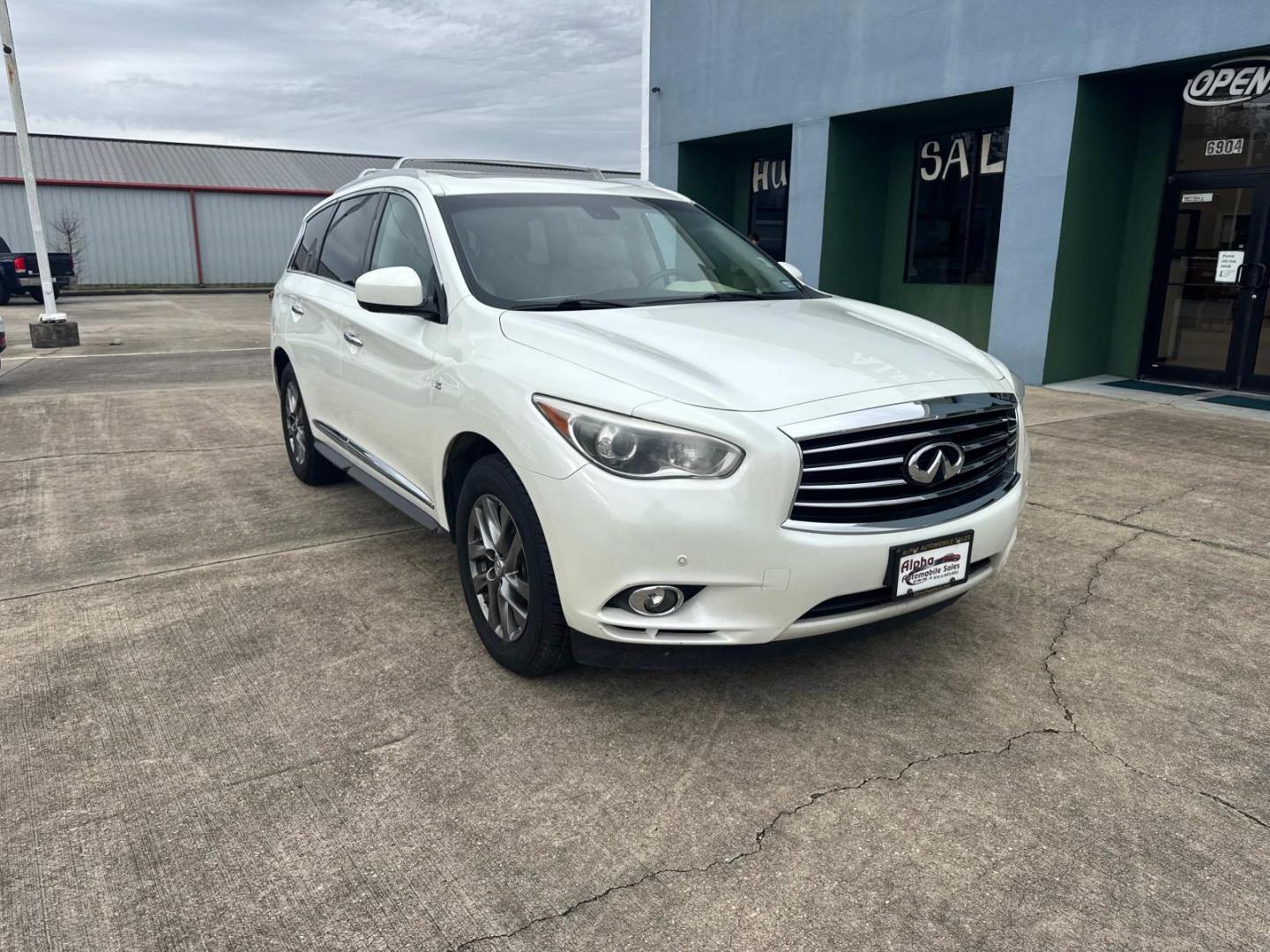 2015 Majestic White /Tan INFINITI QX60 FWD 4dr (5N1AL0MN6FC) , Automatic transmission, located at 6904 Johnston St., Lafayette, LA, 70503, (337) 988-1960, 30.143589, -92.100601 - Photo#1