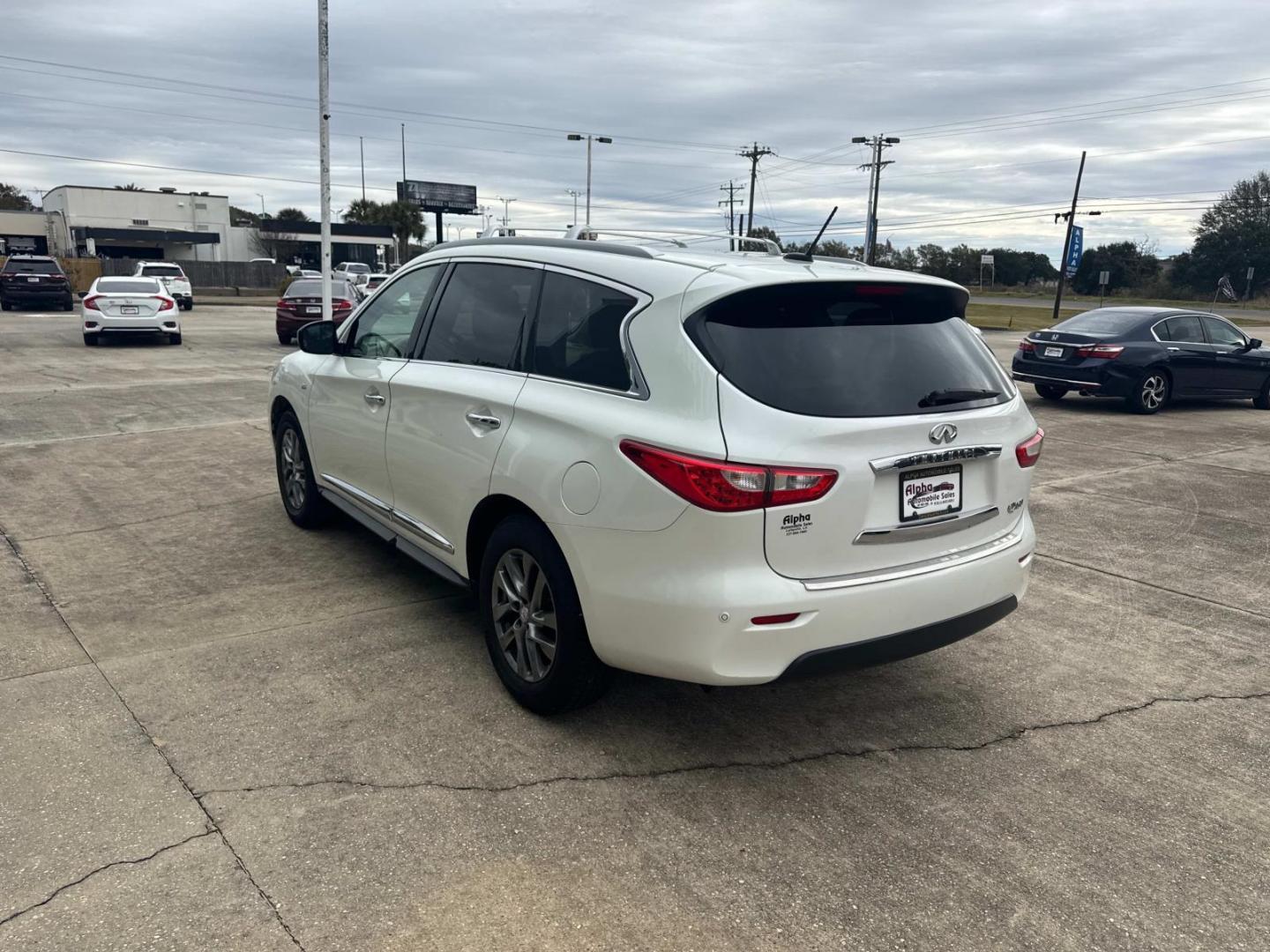 2015 Majestic White /Tan INFINITI QX60 FWD 4dr (5N1AL0MN6FC) , Automatic transmission, located at 6904 Johnston St., Lafayette, LA, 70503, (337) 988-1960, 30.143589, -92.100601 - Photo#7