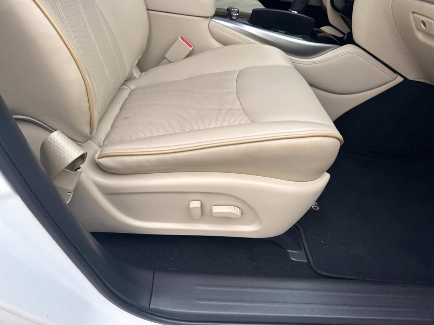 2015 Majestic White /Tan INFINITI QX60 FWD 4dr (5N1AL0MN6FC) , Automatic transmission, located at 6904 Johnston St., Lafayette, LA, 70503, (337) 988-1960, 30.143589, -92.100601 - Photo#16