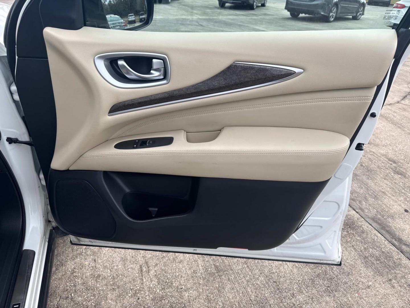 2015 Majestic White /Tan INFINITI QX60 FWD 4dr (5N1AL0MN6FC) , Automatic transmission, located at 6904 Johnston St., Lafayette, LA, 70503, (337) 988-1960, 30.143589, -92.100601 - Photo#18