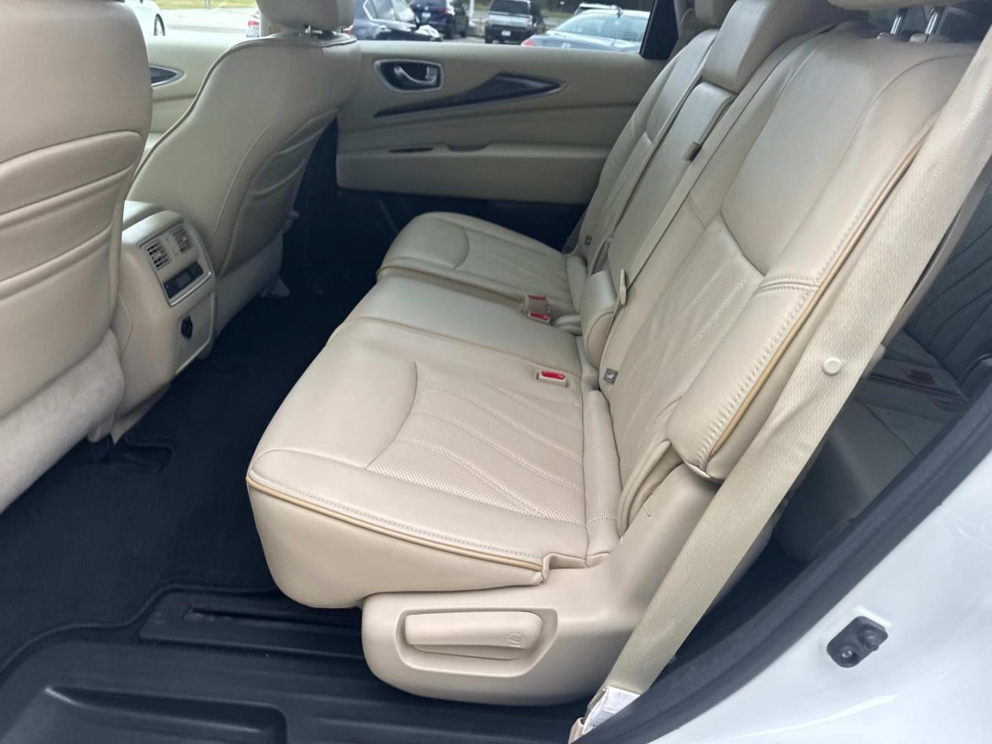 2015 Majestic White /Tan INFINITI QX60 FWD 4dr (5N1AL0MN6FC) , Automatic transmission, located at 6904 Johnston St., Lafayette, LA, 70503, (337) 988-1960, 30.143589, -92.100601 - Photo#20