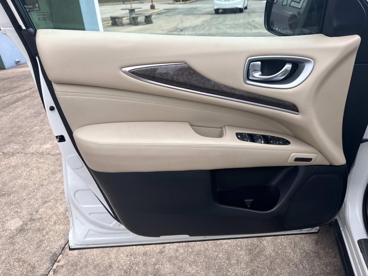 2015 Majestic White /Tan INFINITI QX60 FWD 4dr (5N1AL0MN6FC) , Automatic transmission, located at 6904 Johnston St., Lafayette, LA, 70503, (337) 988-1960, 30.143589, -92.100601 - Photo#24