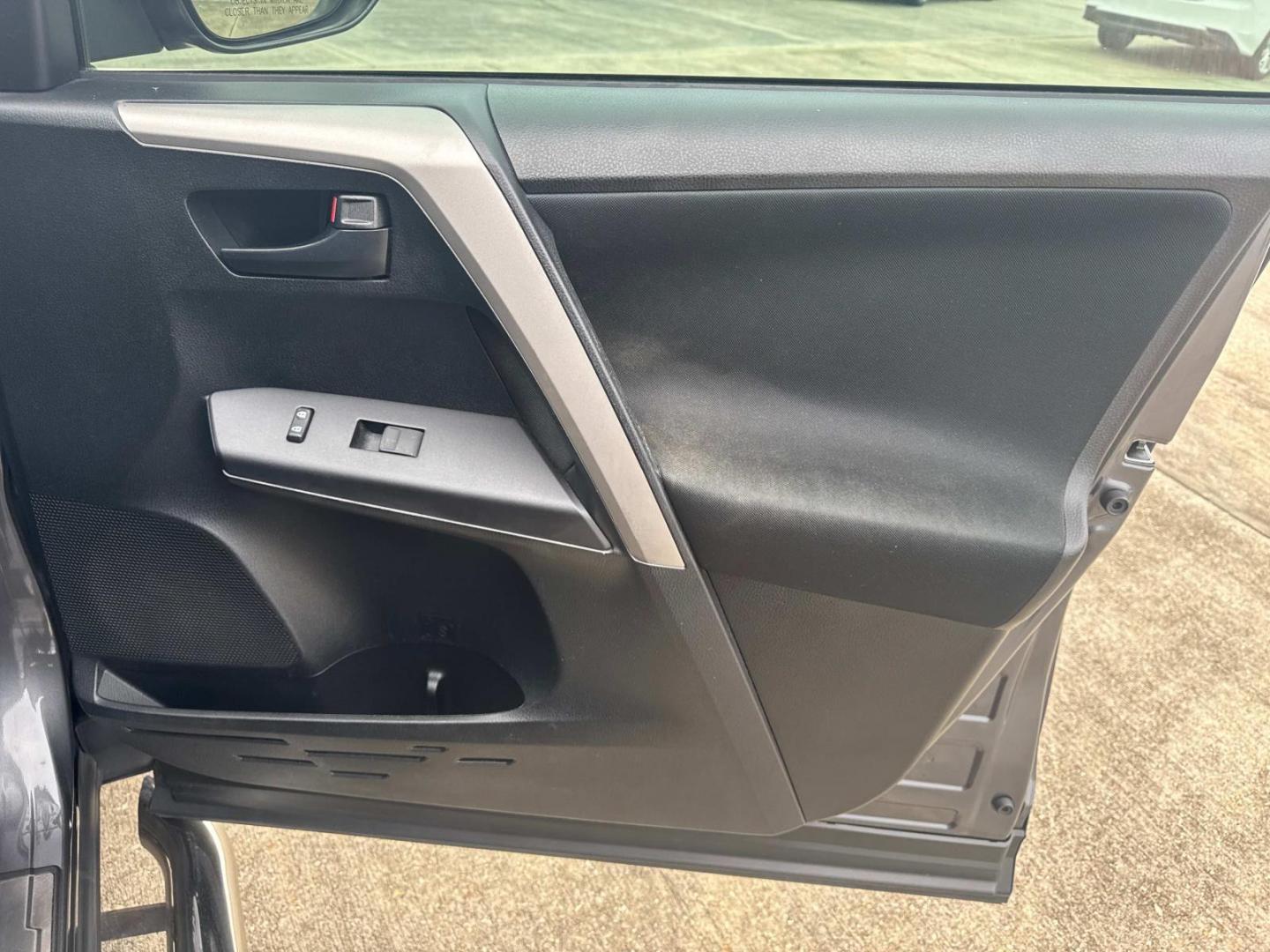 2016 Magnetic Gray Metallic /Gray Toyota RAV4 FWD 4dr LE (Natl) (2T3ZFREV8GW) , N/A transmission, located at 6904 Johnston St., Lafayette, LA, 70503, (337) 988-1960, 30.143589, -92.100601 - Photo#18