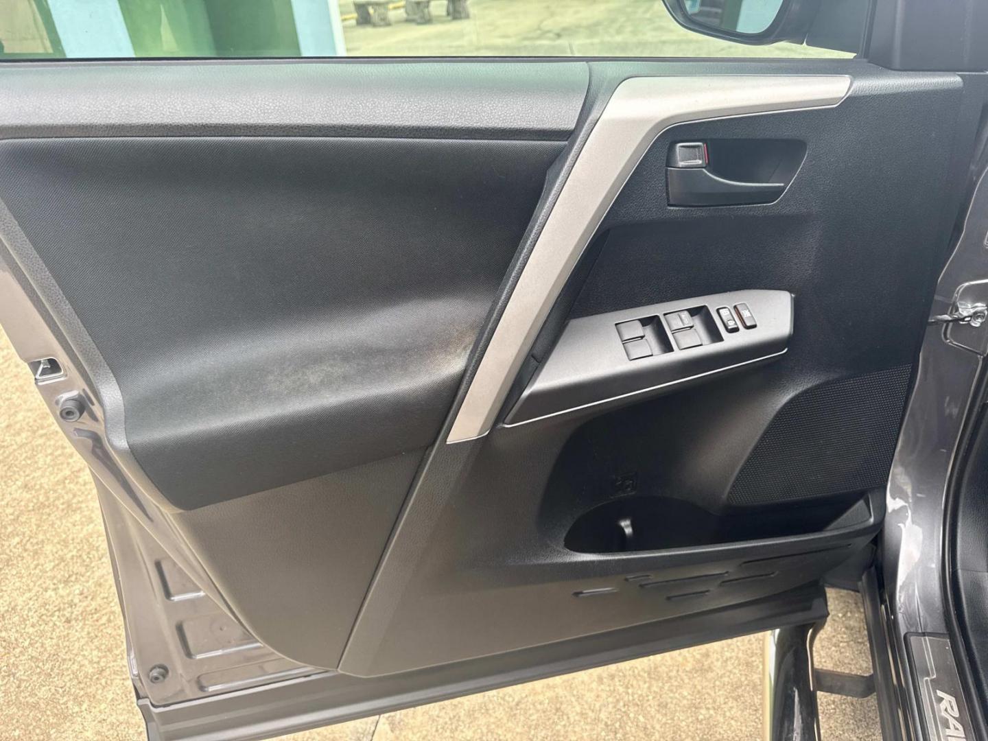 2016 Magnetic Gray Metallic /Gray Toyota RAV4 FWD 4dr LE (Natl) (2T3ZFREV8GW) , N/A transmission, located at 6904 Johnston St., Lafayette, LA, 70503, (337) 988-1960, 30.143589, -92.100601 - Photo#25