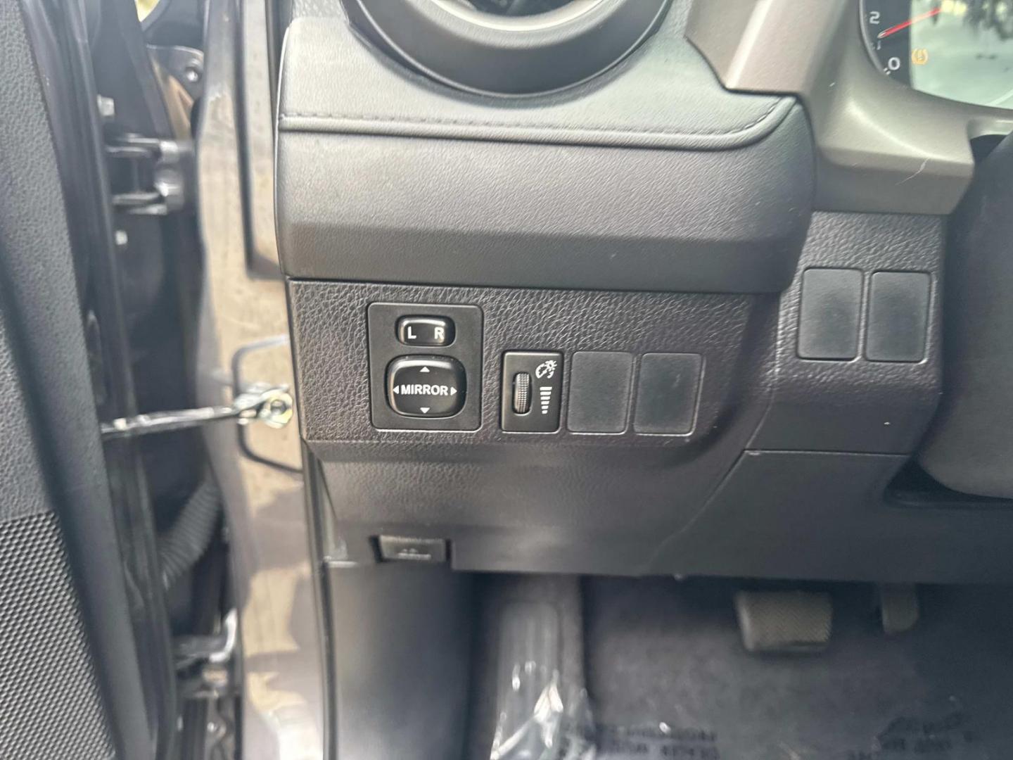 2016 Magnetic Gray Metallic /Gray Toyota RAV4 FWD 4dr LE (Natl) (2T3ZFREV8GW) , N/A transmission, located at 6904 Johnston St., Lafayette, LA, 70503, (337) 988-1960, 30.143589, -92.100601 - Photo#27