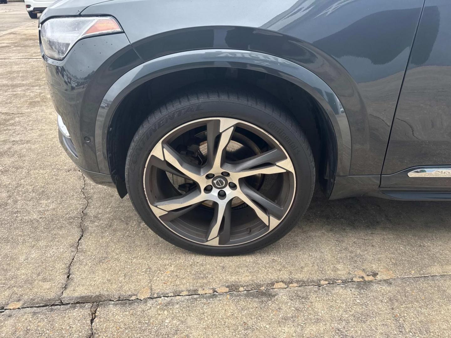 2017 Onyx Black Metallic /Black Volvo XC90 T6 AWD 7-Passenger Inscription (YV4A22PL8H1) , N/A transmission, located at 6904 Johnston St., Lafayette, LA, 70503, (337) 988-1960, 30.143589, -92.100601 - Photo#7
