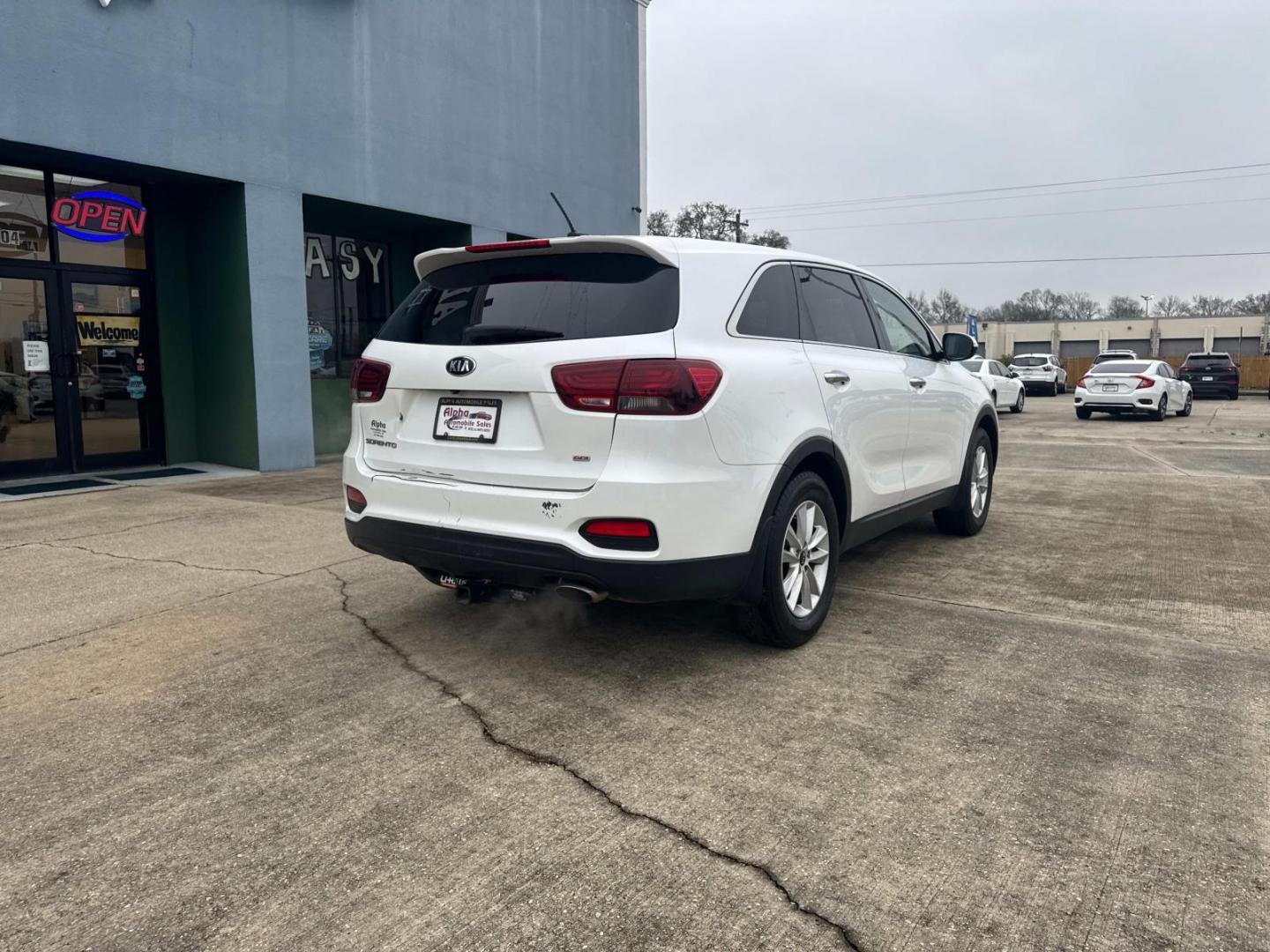 2019 White /Black Kia Sorento LX FWD (5XYPG4A37KG) , Automatic transmission, located at 6904 Johnston St., Lafayette, LA, 70503, (337) 988-1960, 30.143589, -92.100601 - Photo#11