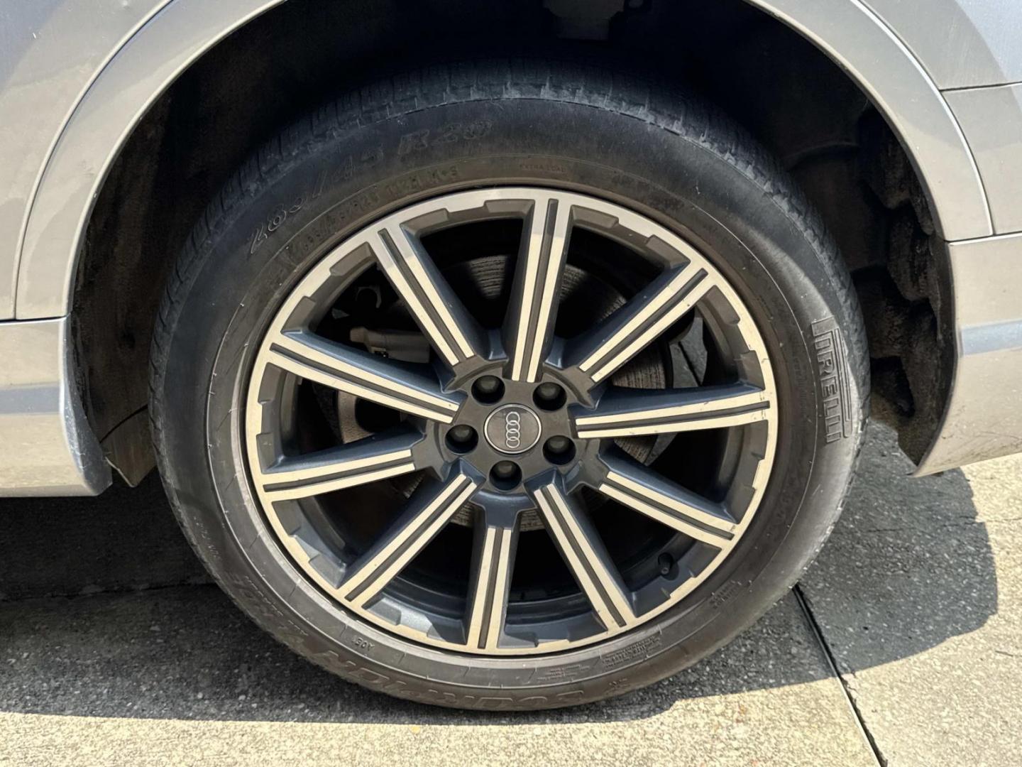 2017 Silver /Black Audi Q7 3.0 TFSI Premium Plus (WA1LAAF7XHD) , Automatic transmission, located at 6904 Johnston St., Lafayette, LA, 70503, (337) 988-1960, 30.143589, -92.100601- Photo#3