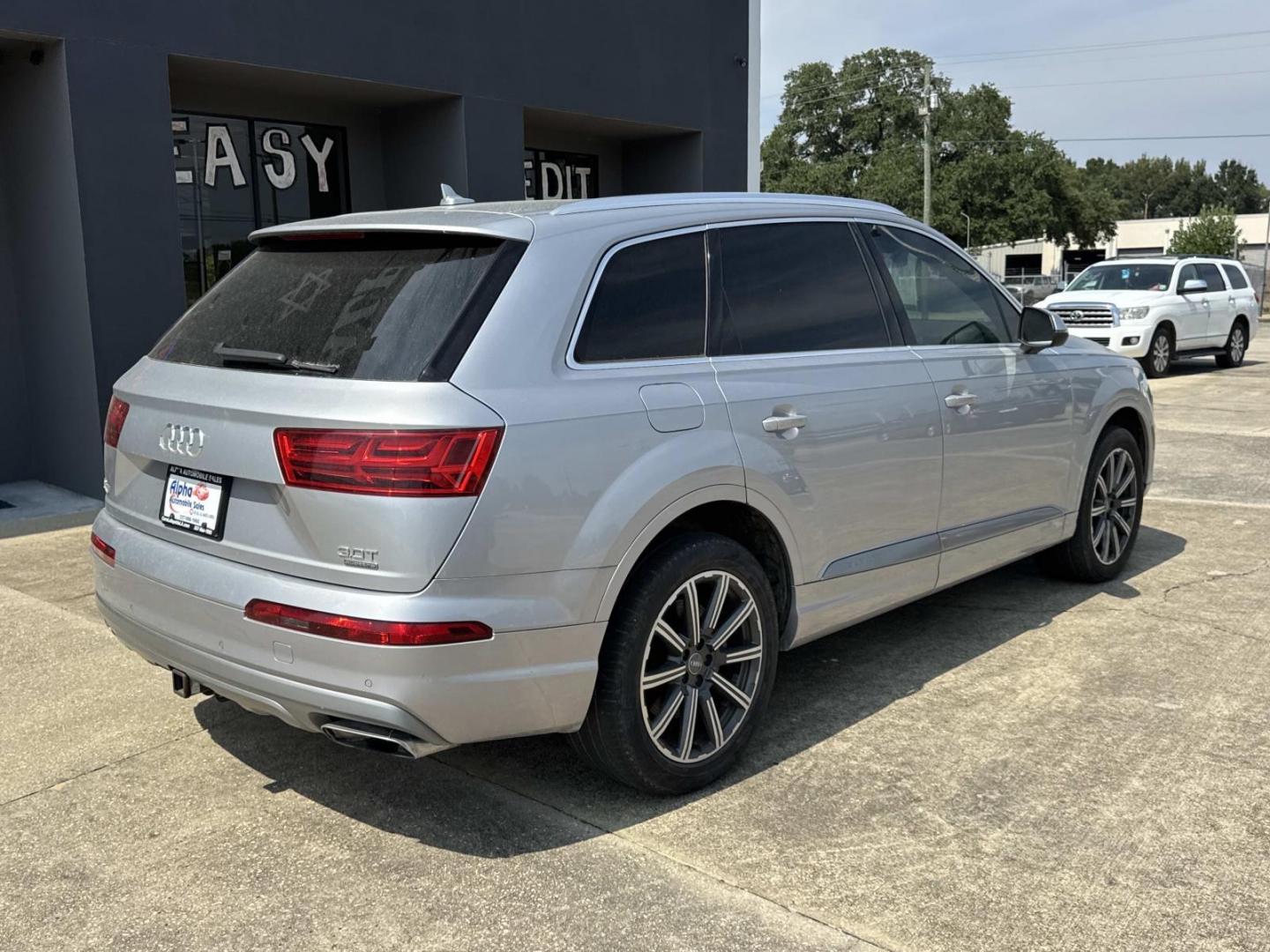 2017 Silver /Black Audi Q7 3.0 TFSI Premium Plus (WA1LAAF7XHD) , Automatic transmission, located at 6904 Johnston St., Lafayette, LA, 70503, (337) 988-1960, 30.143589, -92.100601- Photo#6